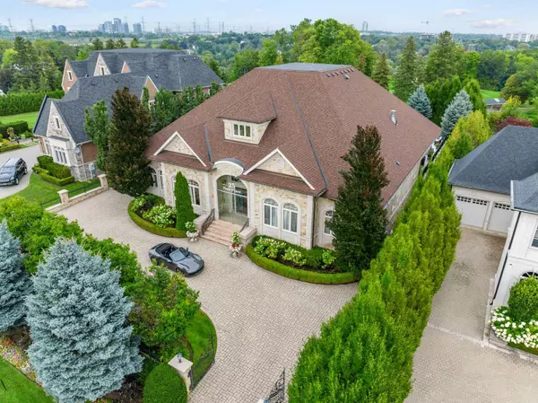 25 Parr PL, Vaughan, ON L4J 8L1