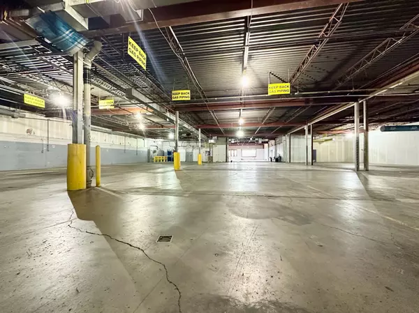 Toronto W04, ON M6B 1P8,105 Wingold AVE #5