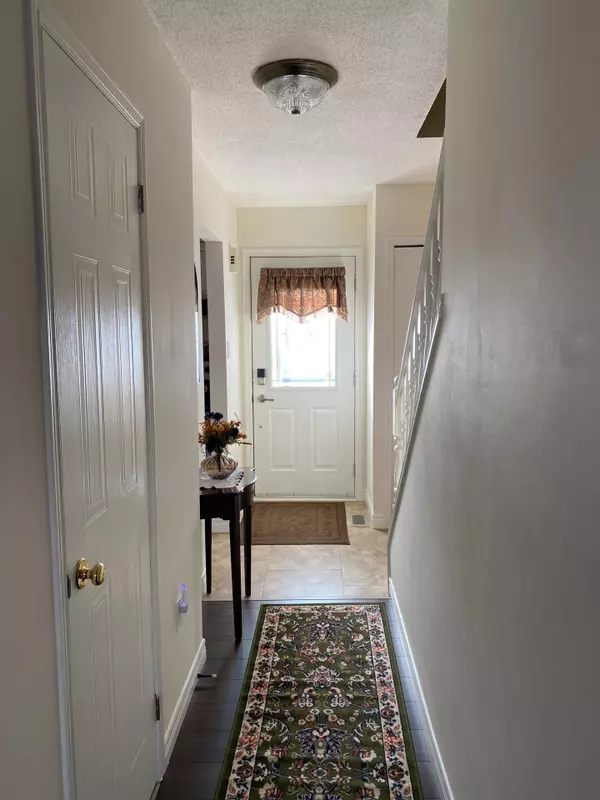 London East, ON N5V 4R4,511 Admiral DR #60