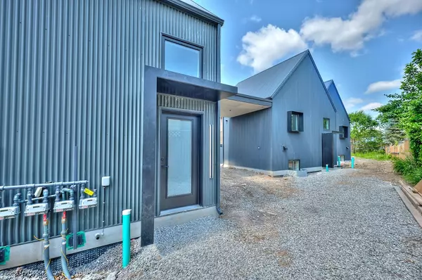 Niagara Falls, ON L2E 1X5,5361 Valley Way N/A E #Unit 1