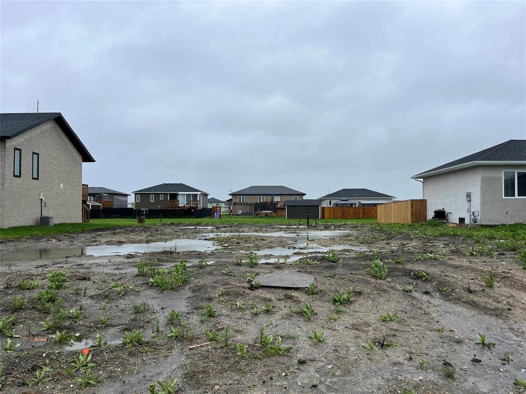 Blumenort, MB R0A 0C0,11 Crestview LN