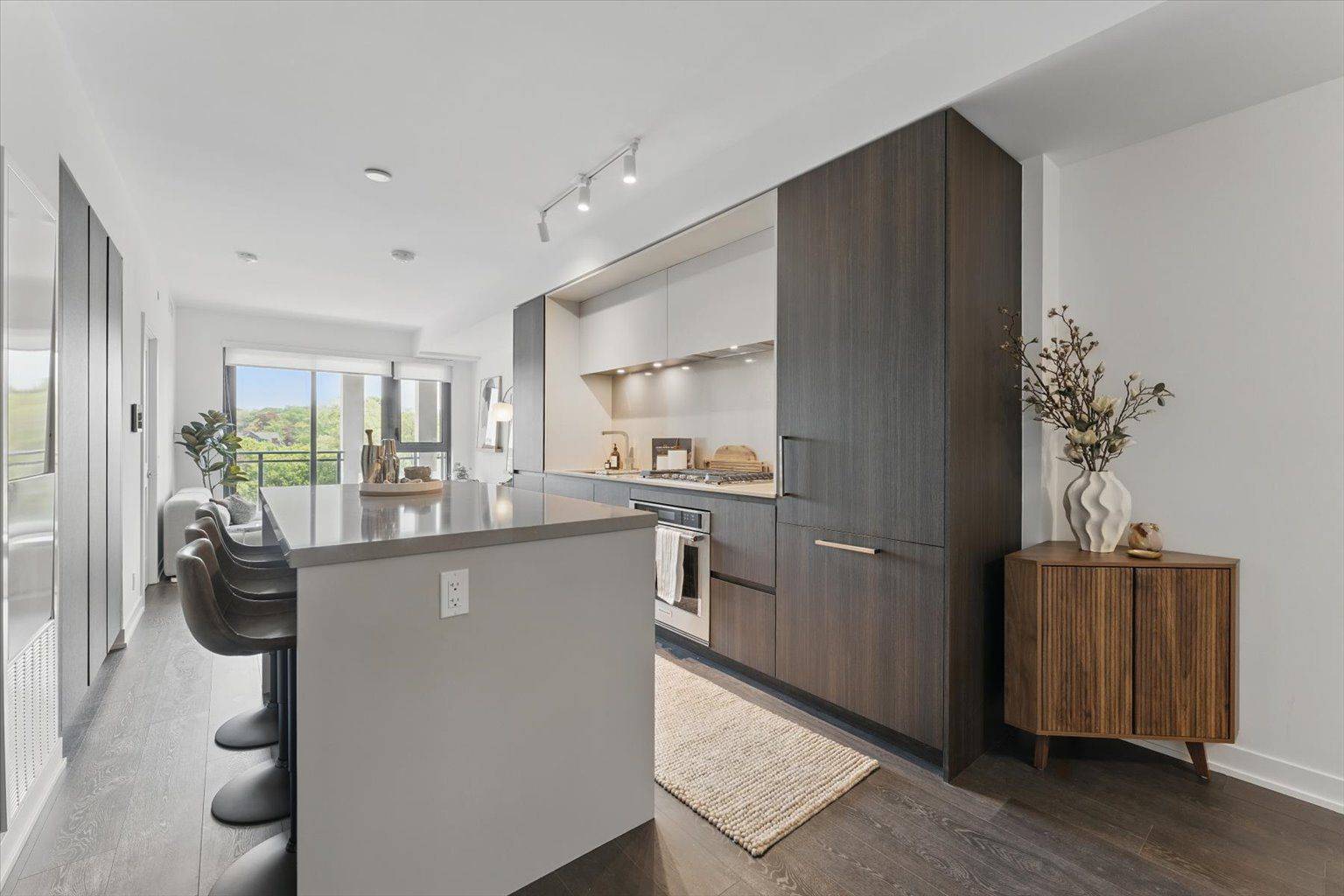 Toronto C03, ON M4S 0E5,1 Hillsdale AVE W #406