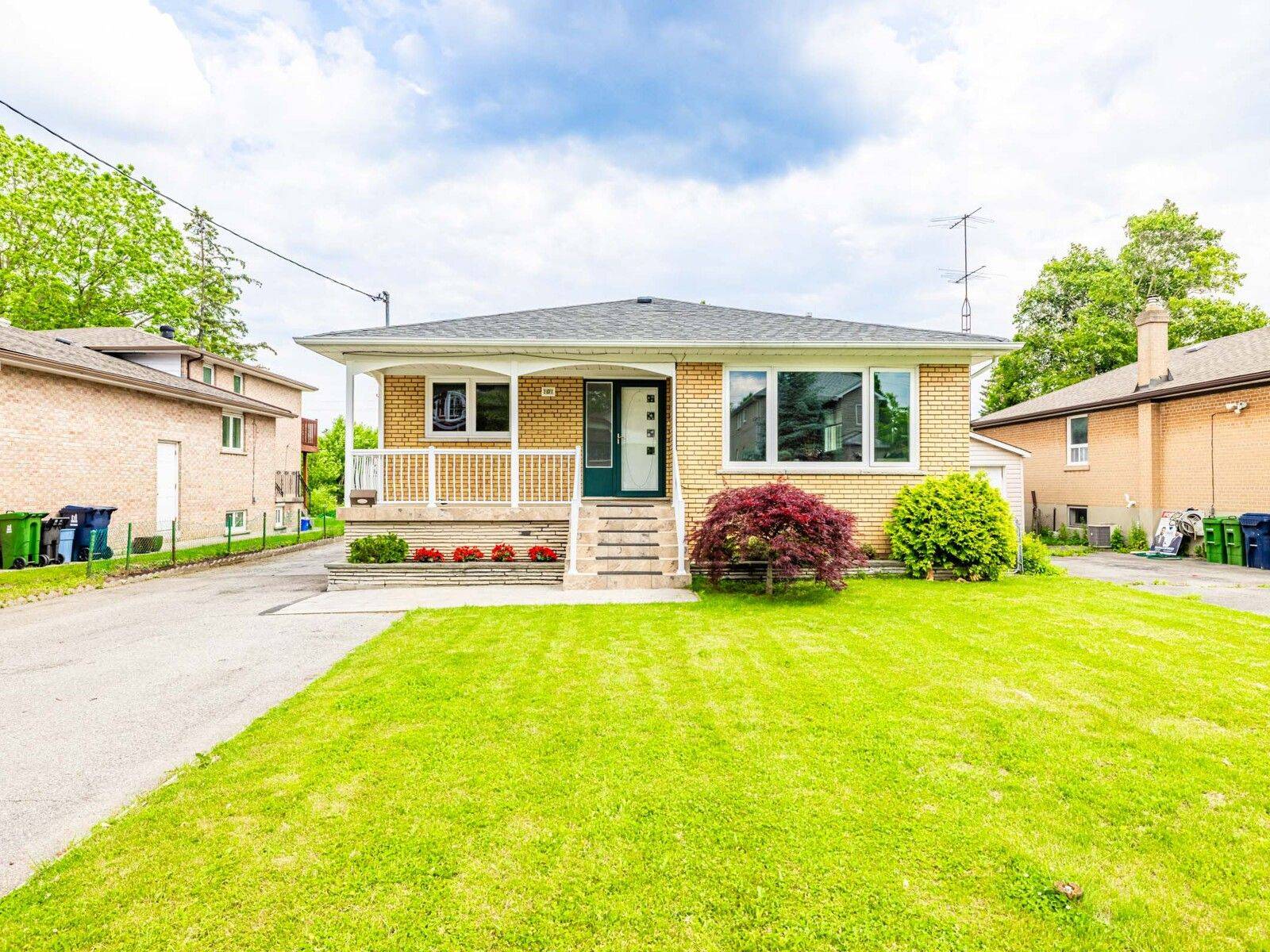 101 Pemberton AVE, Toronto C14, ON M2M 1Y4