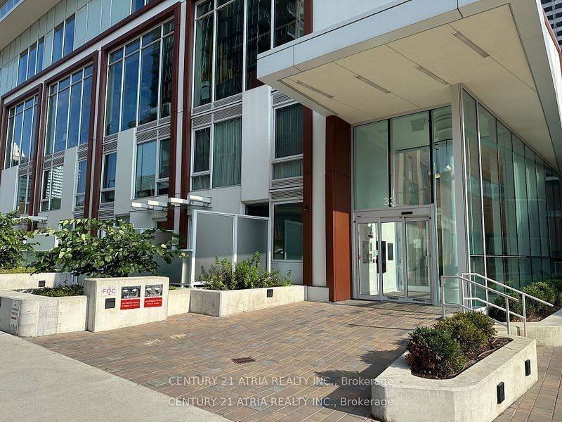 Toronto C03, ON M4R 0A4,33 Helendale AVE #609