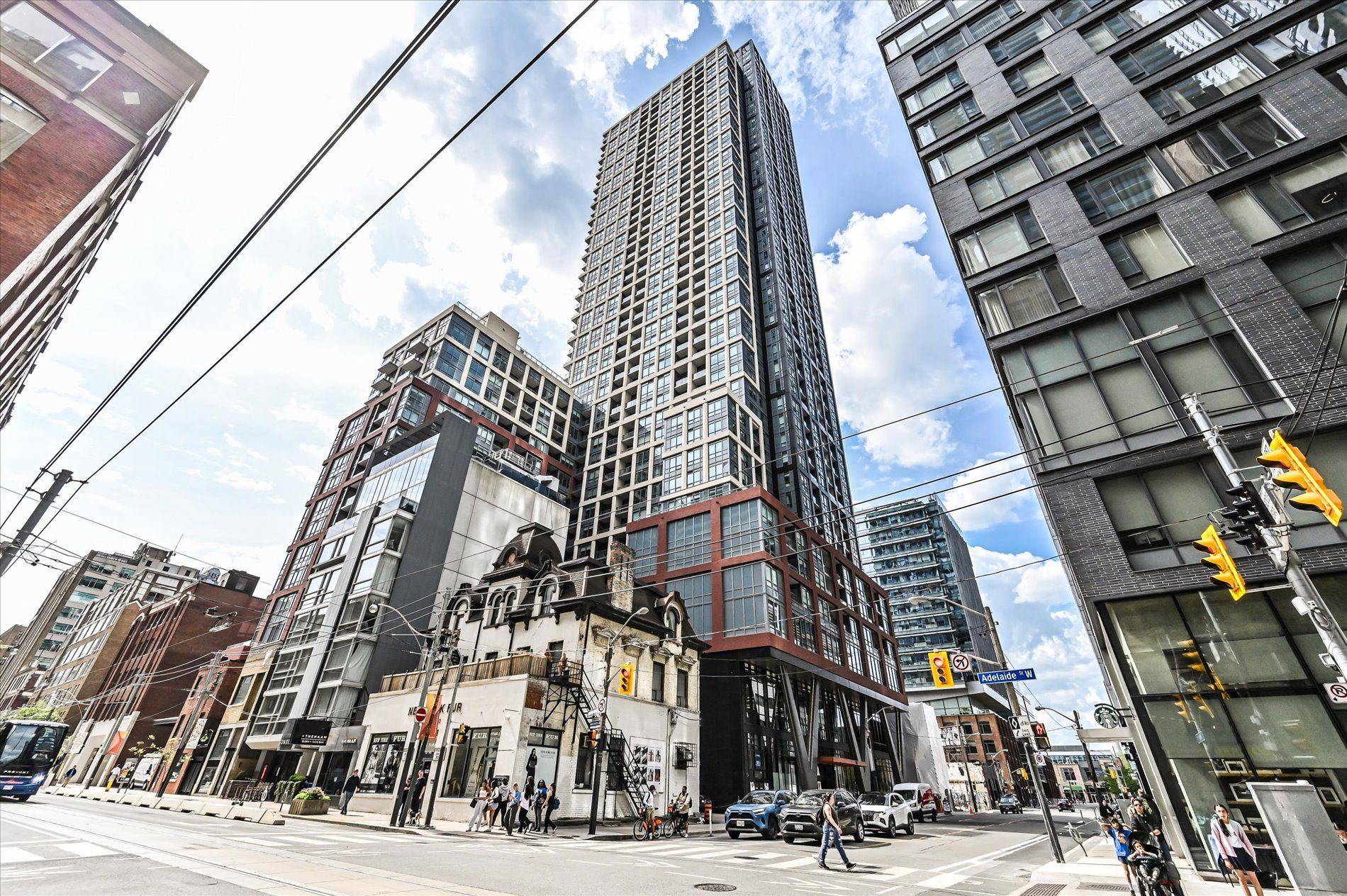 108 Peter ST #825, Toronto C01, ON M5V 0W2