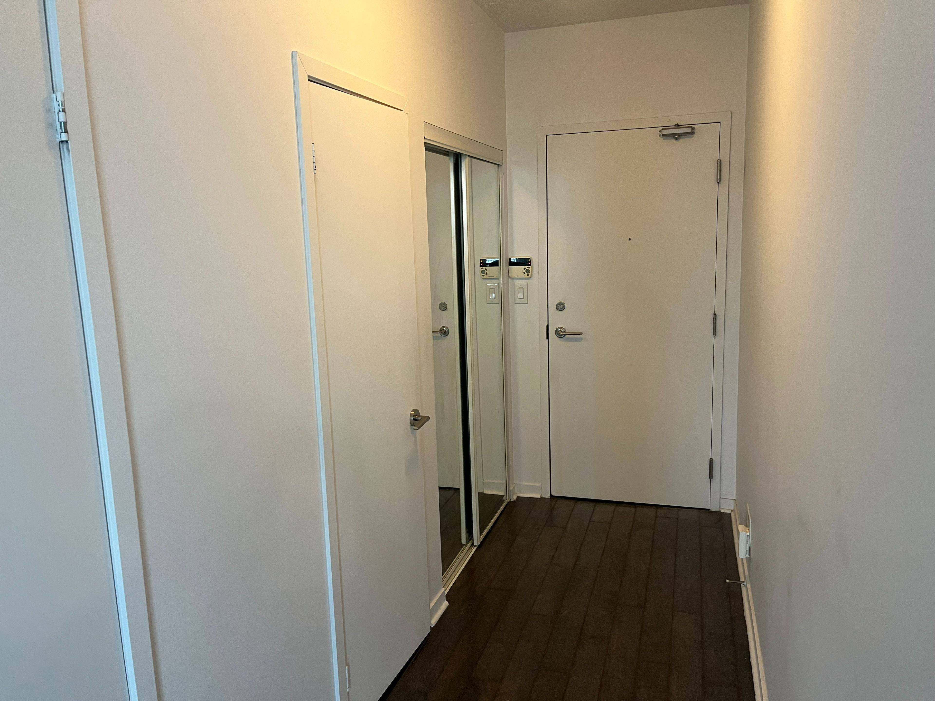 Toronto C13, ON M3C 4J1,120 Dallimore CIR #907