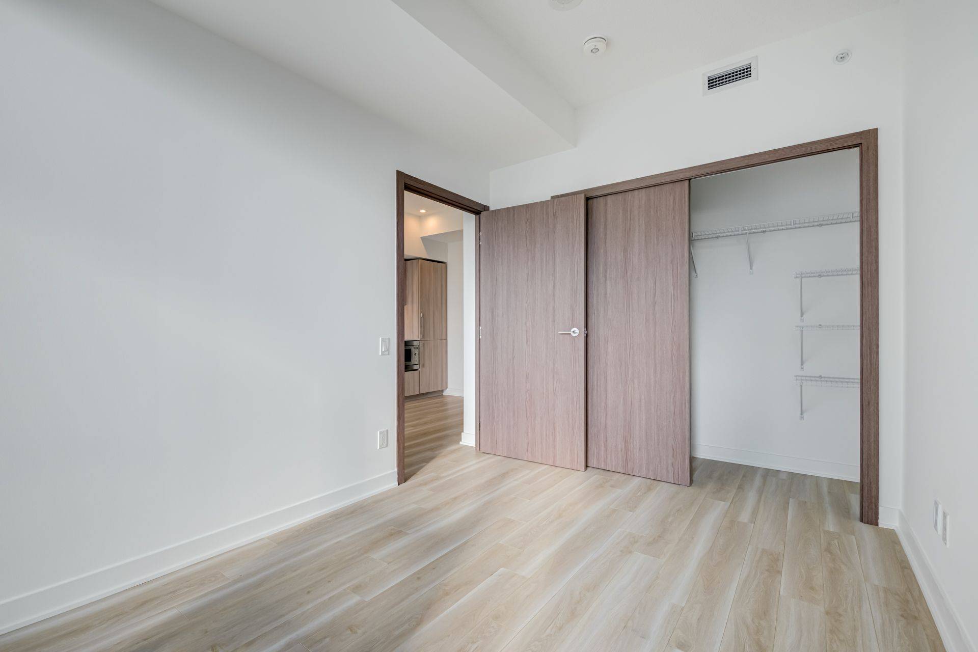 Toronto C01, ON M5V 0N1,17 Bathurst ST #3705