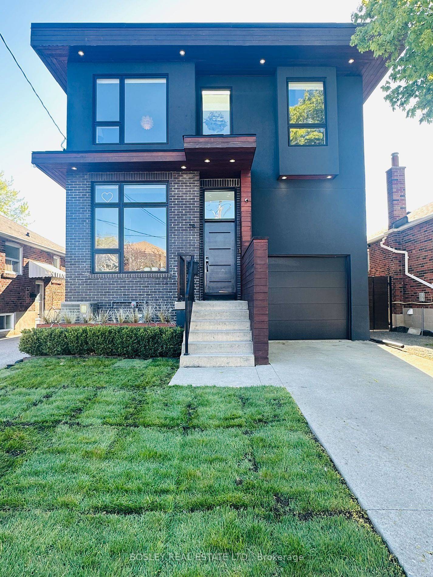 38 Roblin AVE, Toronto E03, ON M4C 3R1