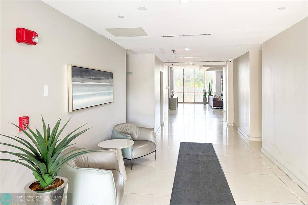Aventura, FL 33180,20379 W Country Club Dr  #2234
