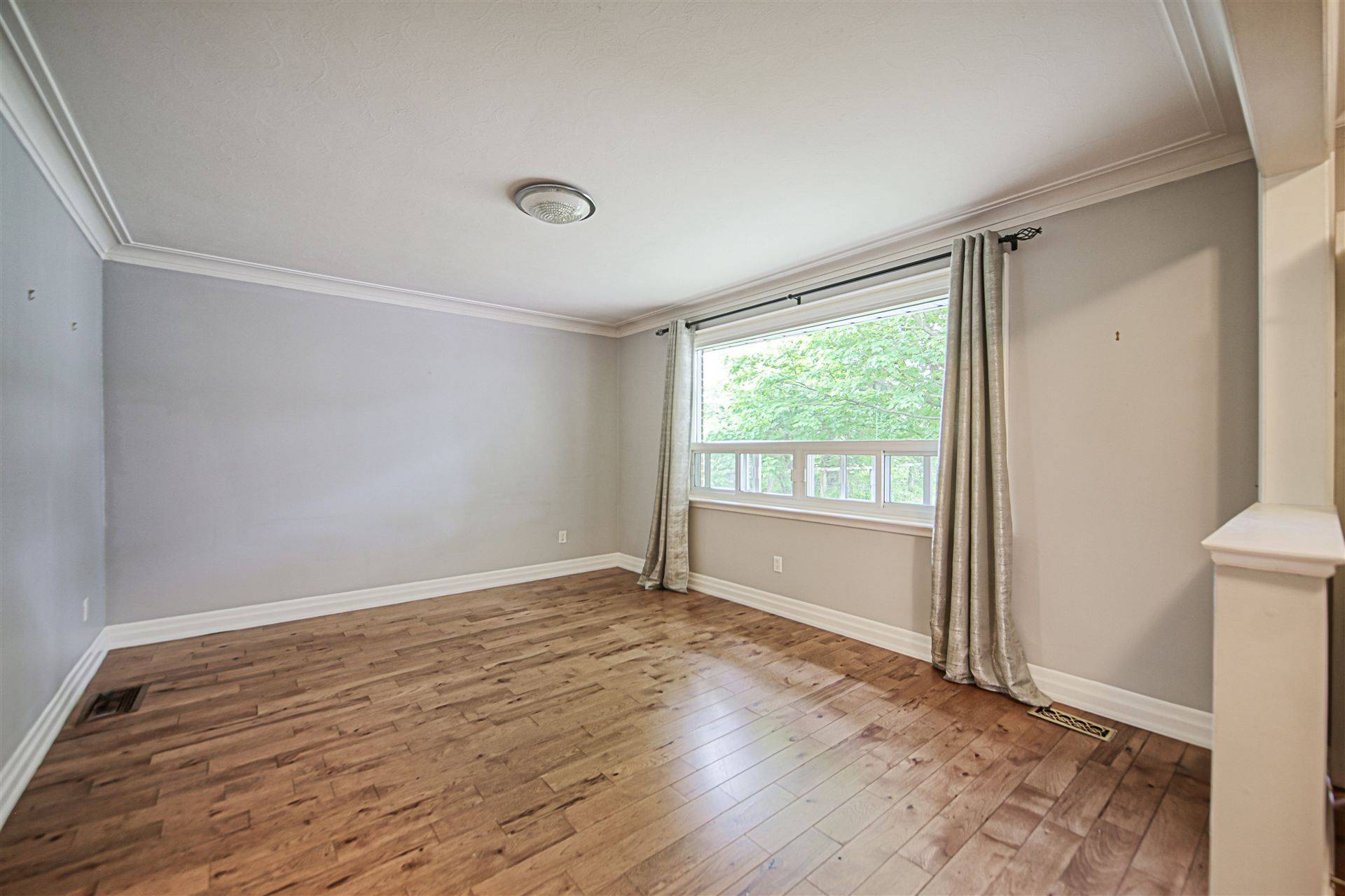 East Gwillimbury, ON L0G 1R0,22731 Catering RD