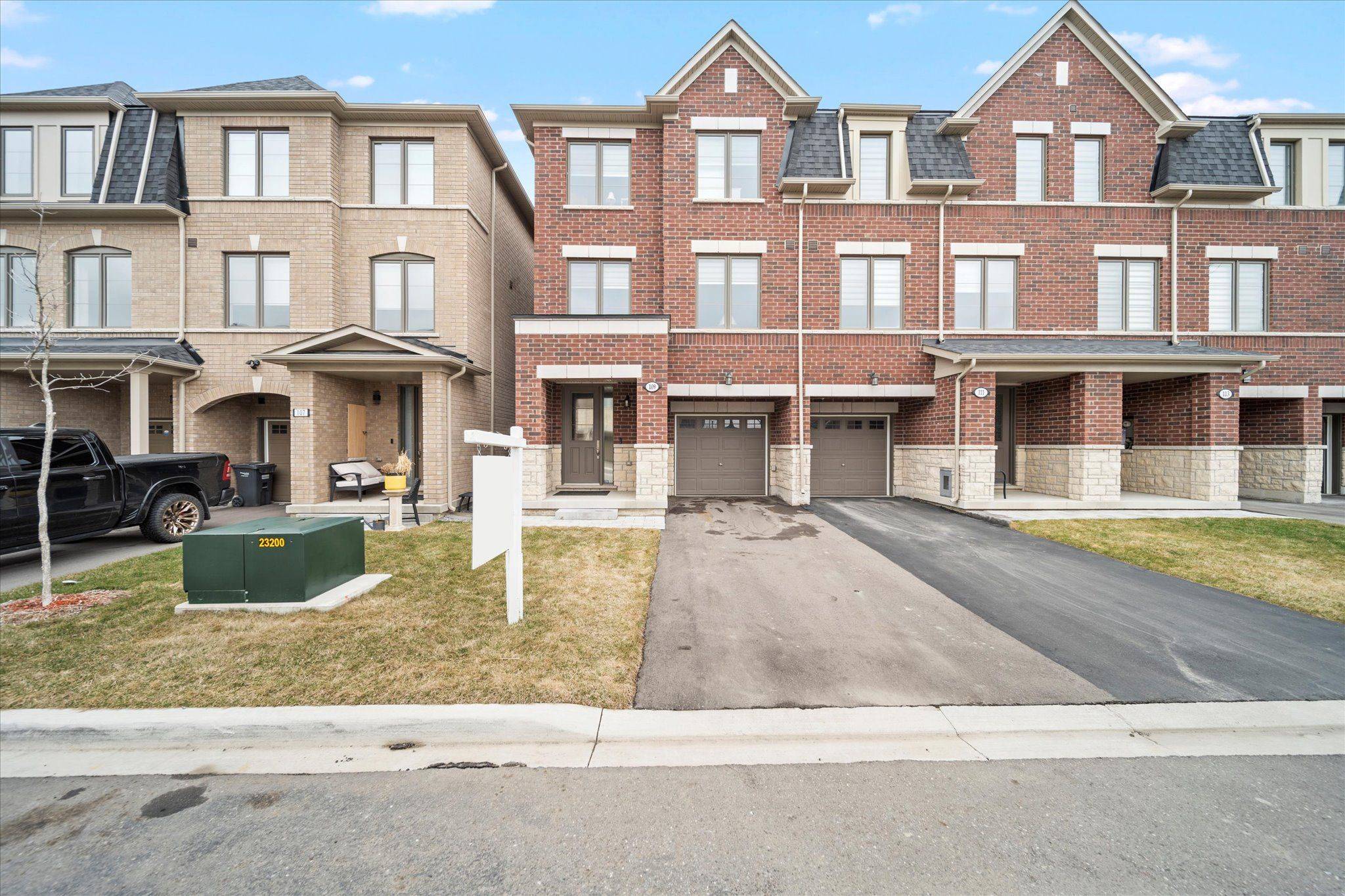 109 Halliford PL, Brampton, ON L6P 4N6