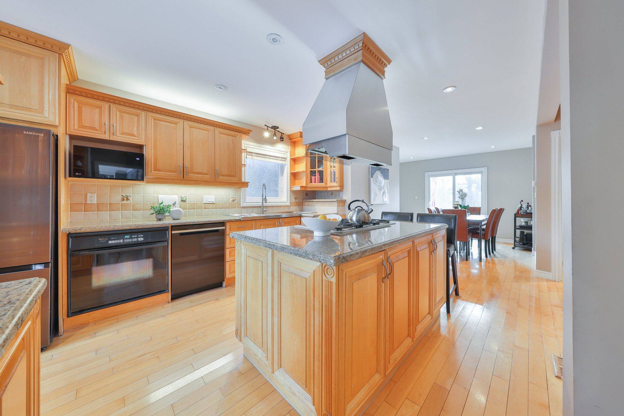 Mississauga, ON L5E 2N6,1472 Myron DR