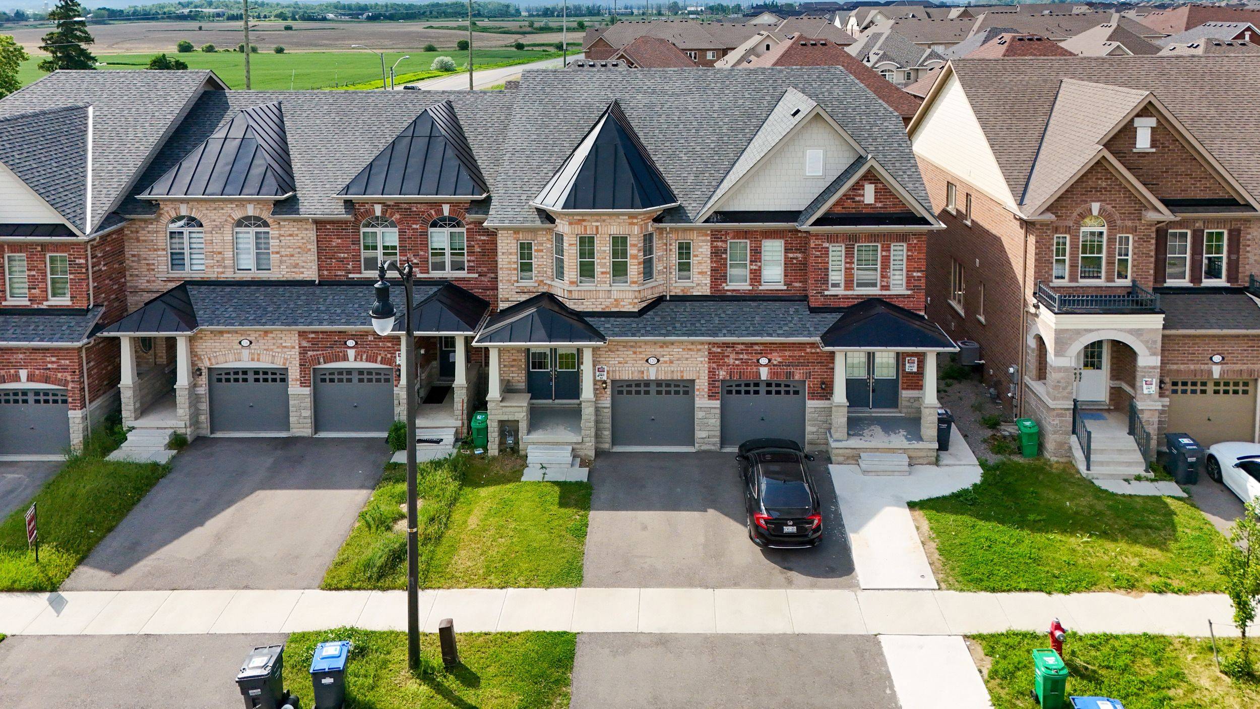 Brampton, ON L7A 0B7,120 Finegan CIR N