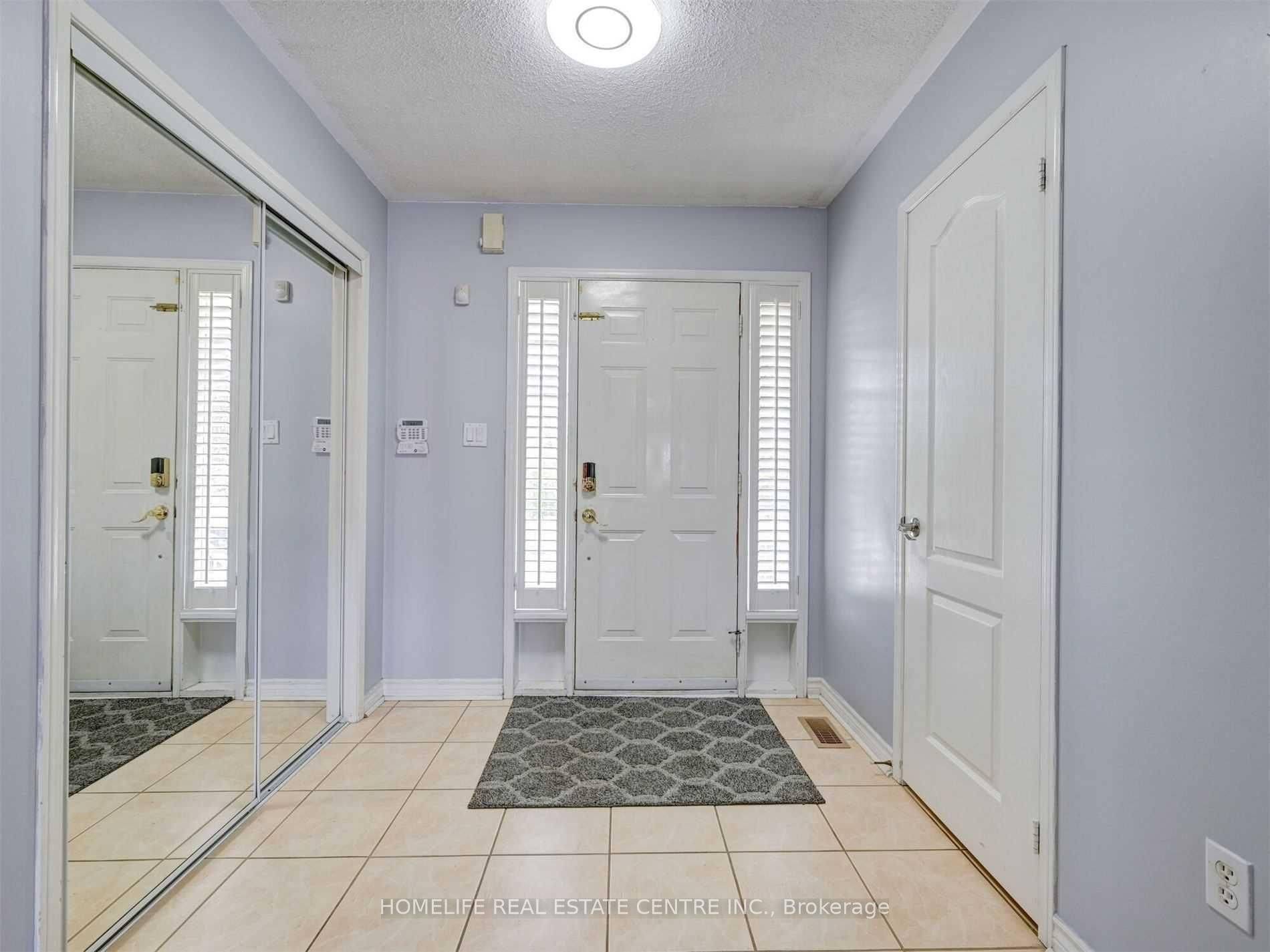 Brampton, ON L7A 3R3,77 Beavervalley DR