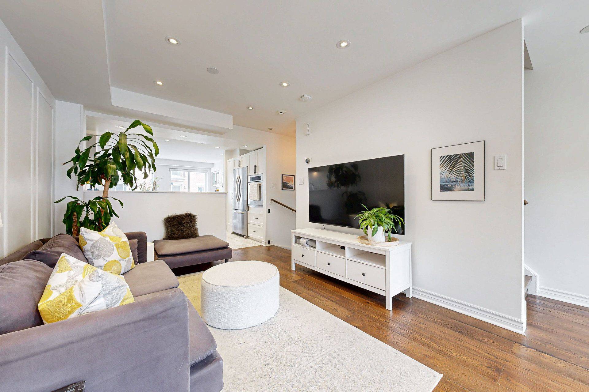 Toronto W01, ON M6K 1X3,25 Laidlaw ST #511