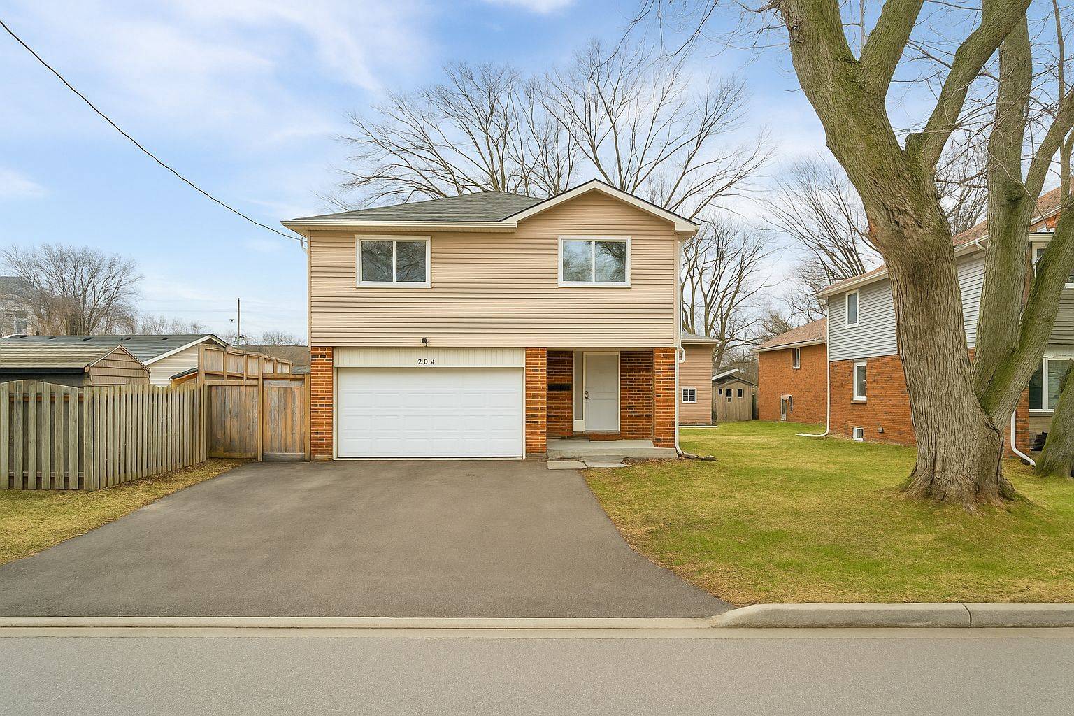 512 Mary ST, Burlington, ON L7T 2V3