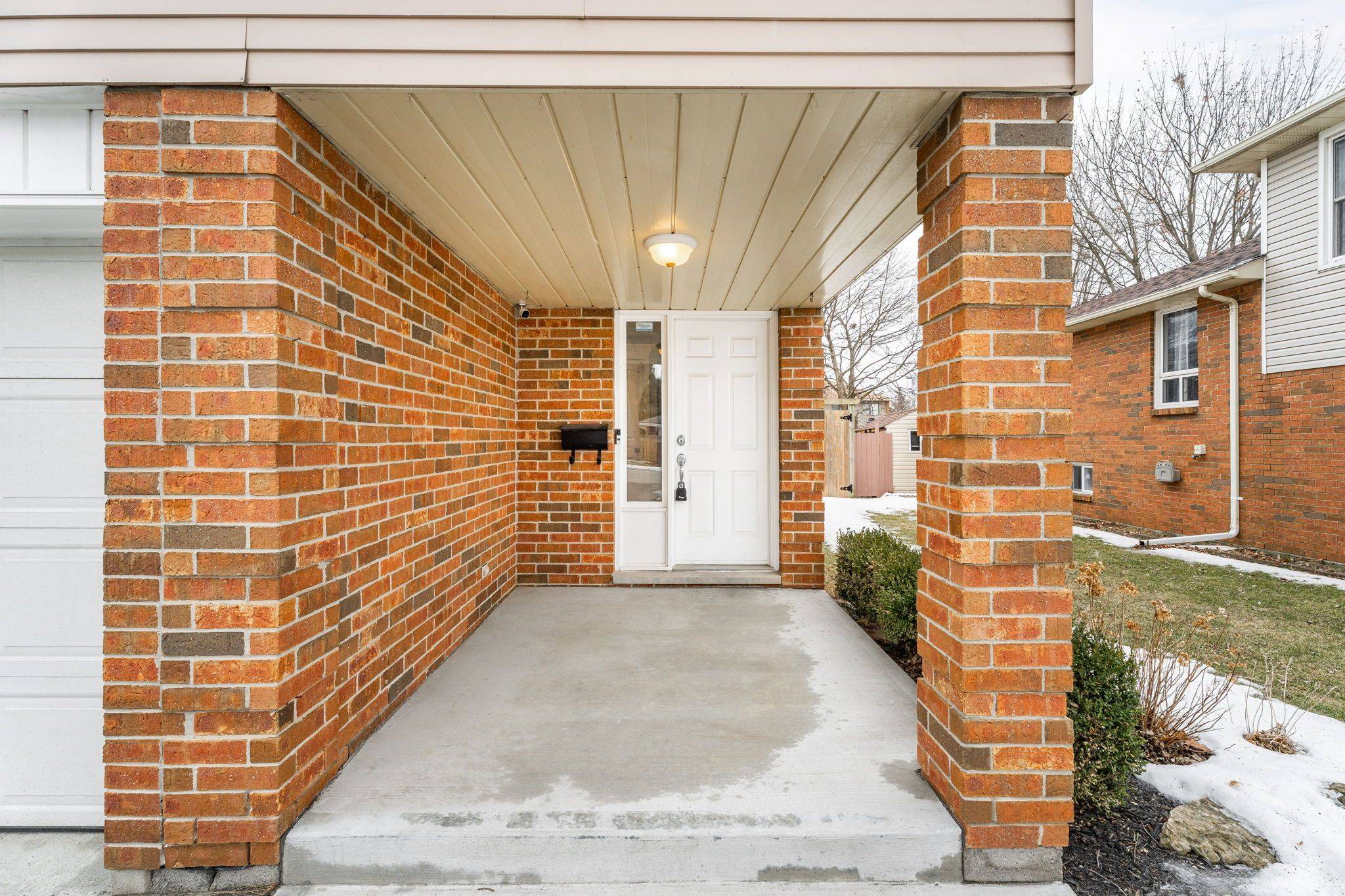Burlington, ON L7T 2V3,512 Mary ST