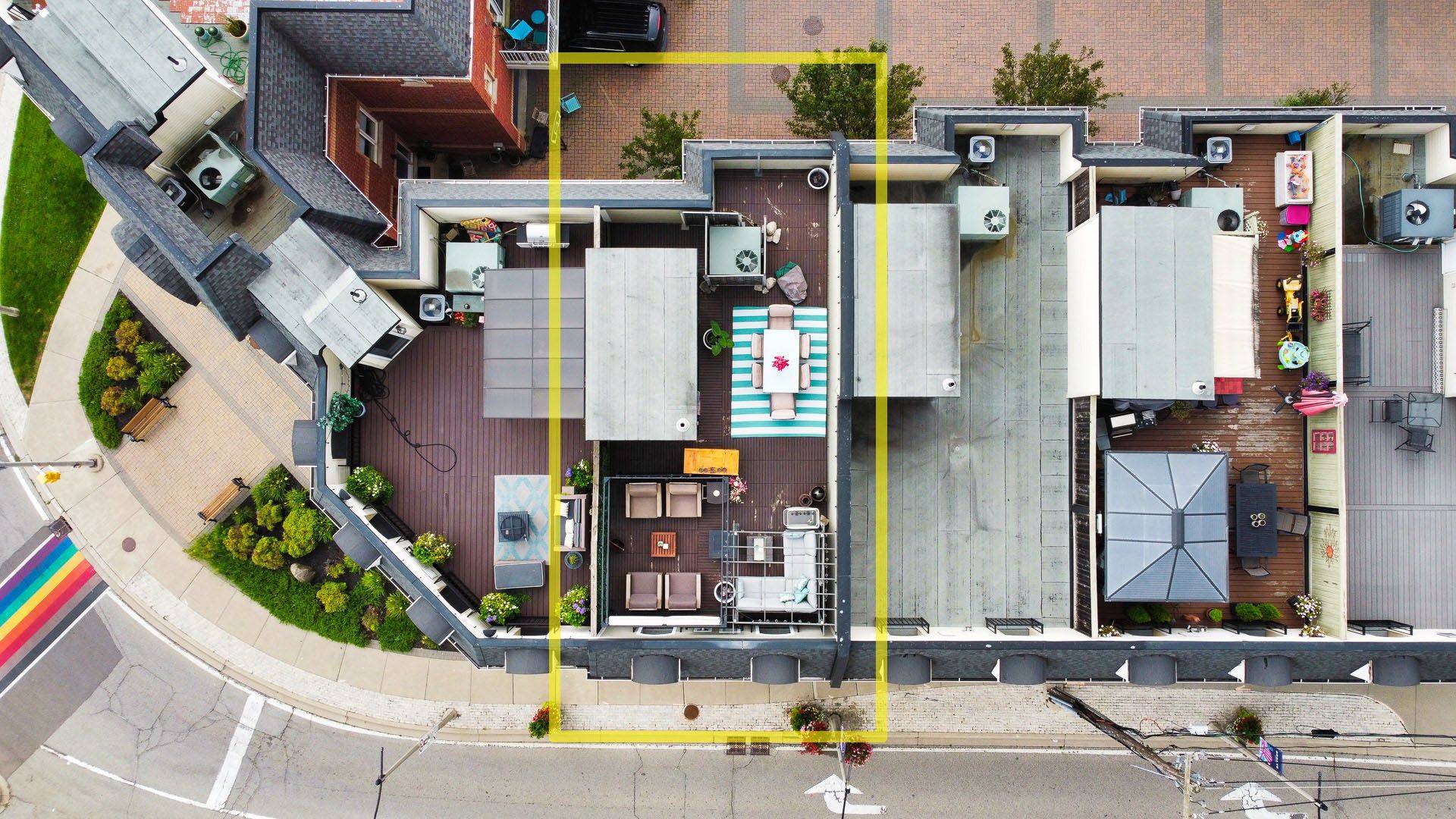 Oakville, ON L6L 3C1,120 BRONTE RD #10