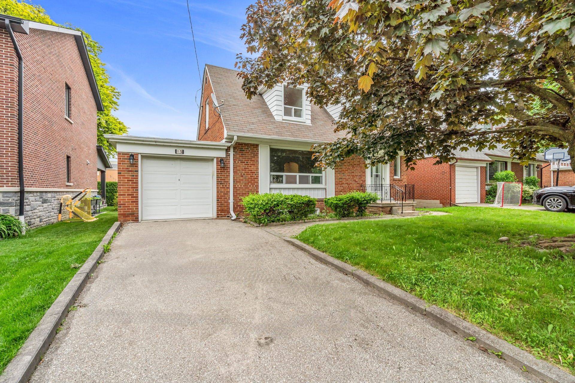 15 Vassar DR, Toronto W08, ON M9B 5E9