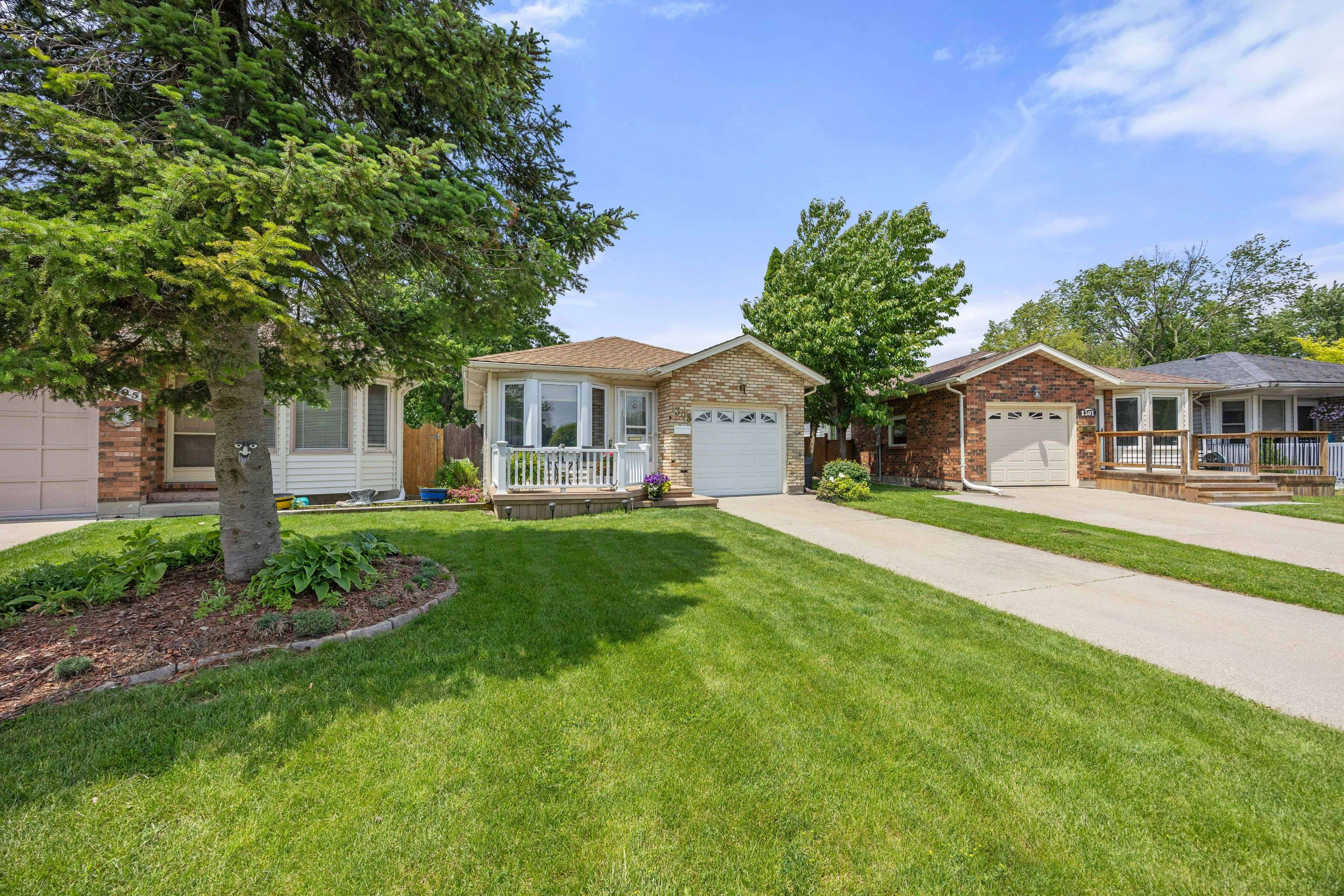 Sarnia, ON N7S 5A8,1303 Thistledown AVE