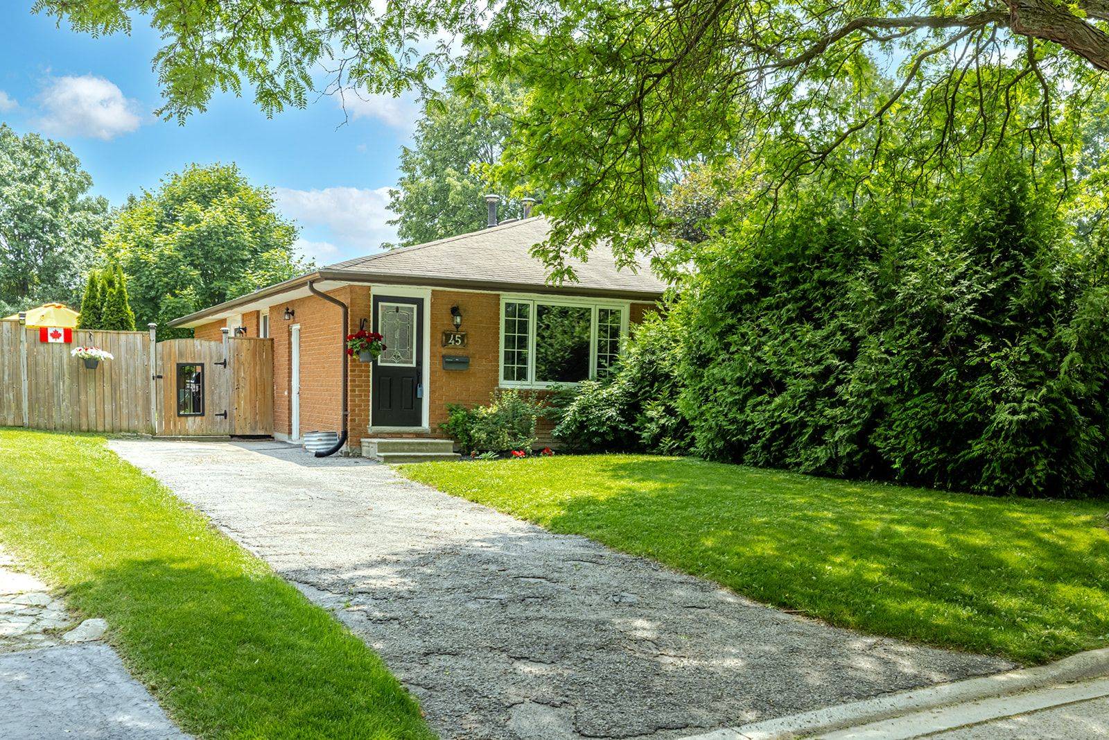 London South, ON N6C 3C7,45 Downing CRES