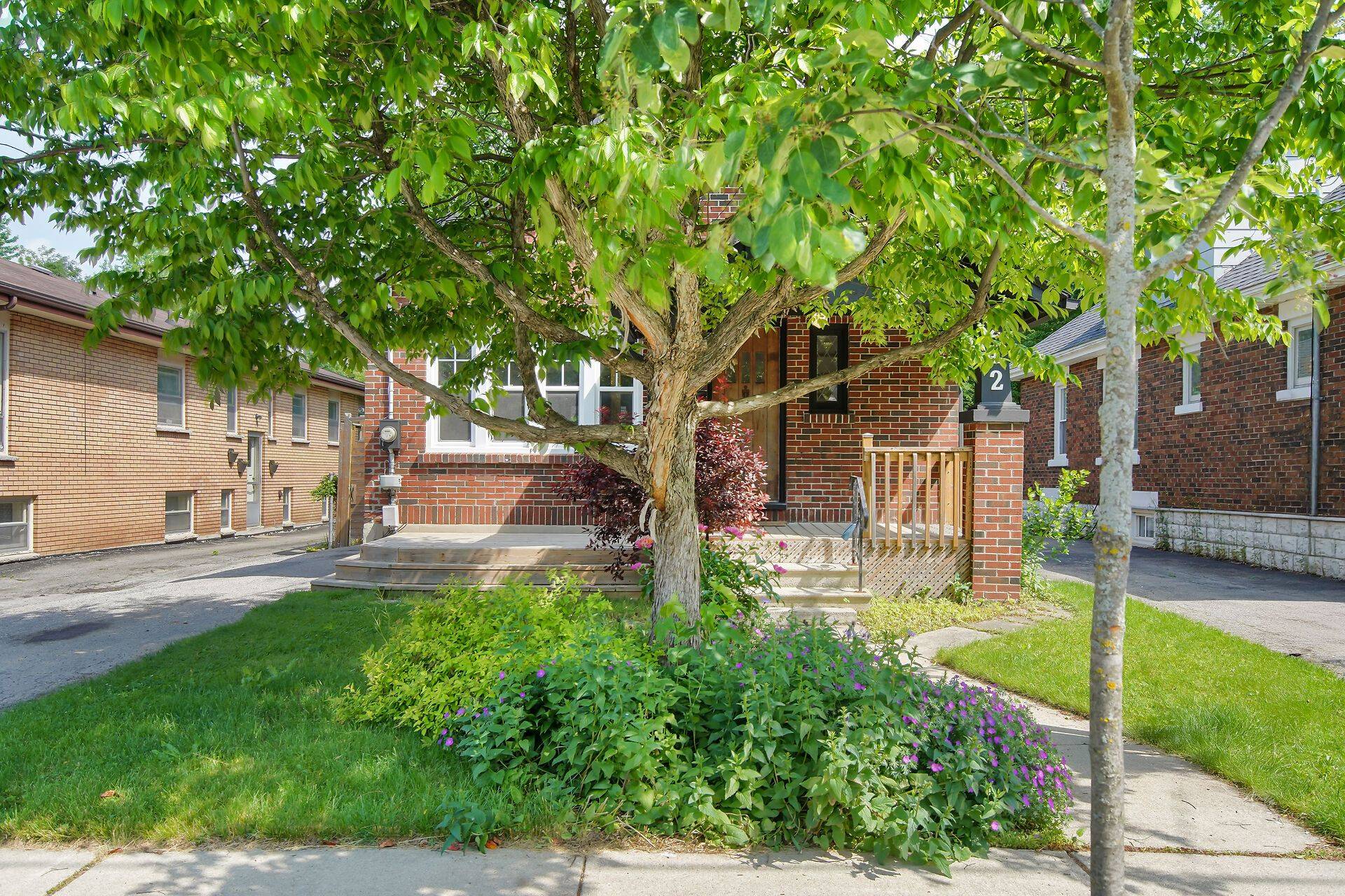 London South, ON N6C 2E2,242 Emery ST E