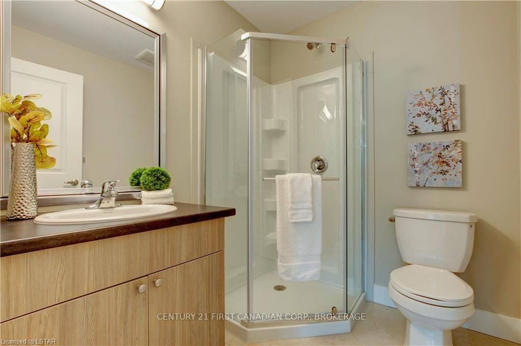London East, ON N5V 0C5,177 Edgevalley RD #33