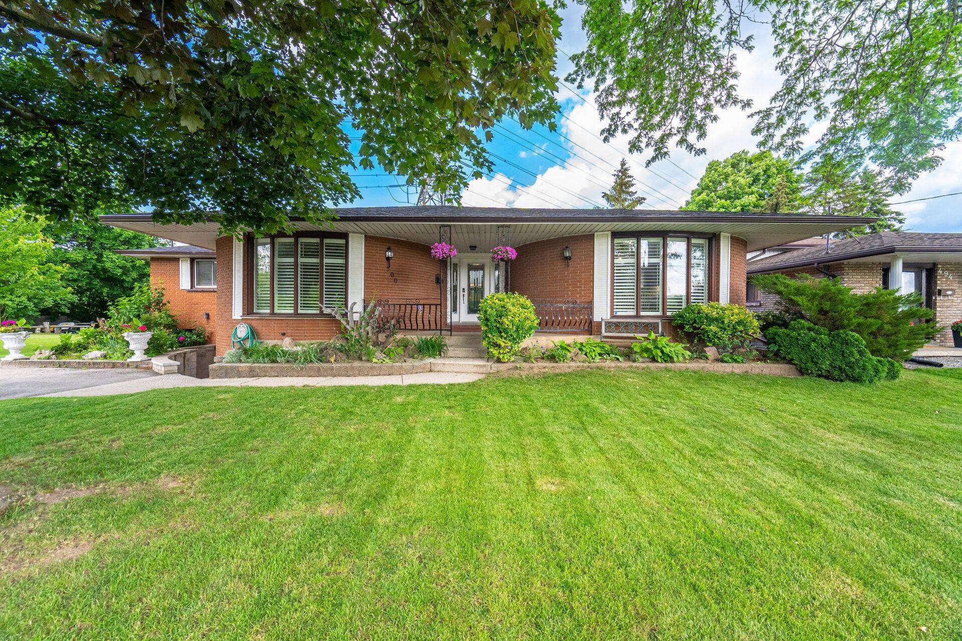 Hamilton, ON L8K 6E1,500 Mount Albion RD