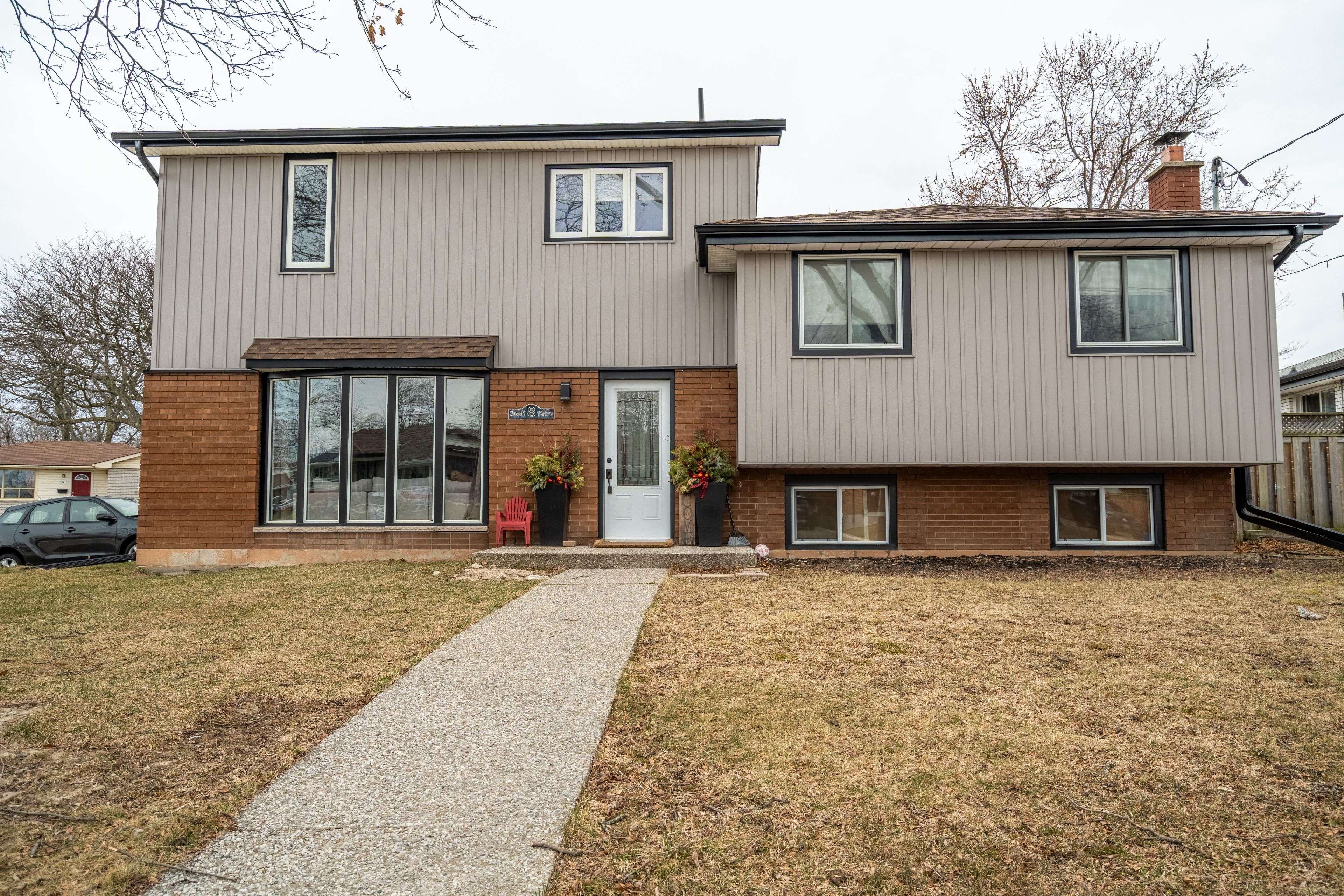 8 Banff DR #Lower, Hamilton, ON L8T 3B5
