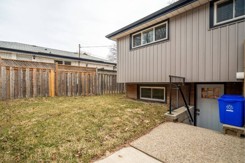 Hamilton, ON L8T 3B5,8 Banff DR #Lower