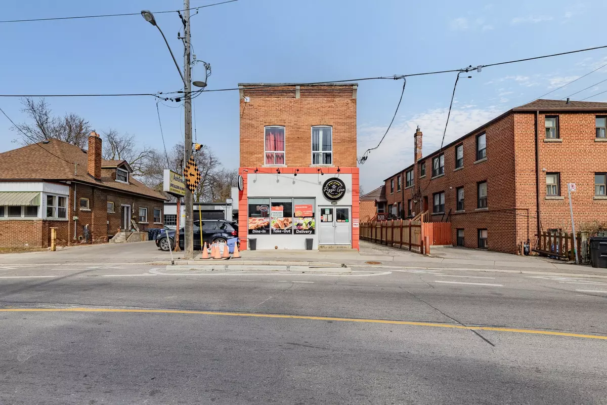 Toronto E03, ON M4K 2T1,1201 Broadview AVE