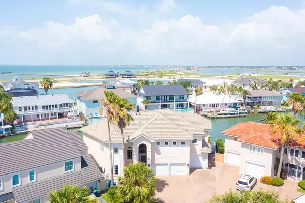 10 Kingfisher Lane, Rockport, TX 78382