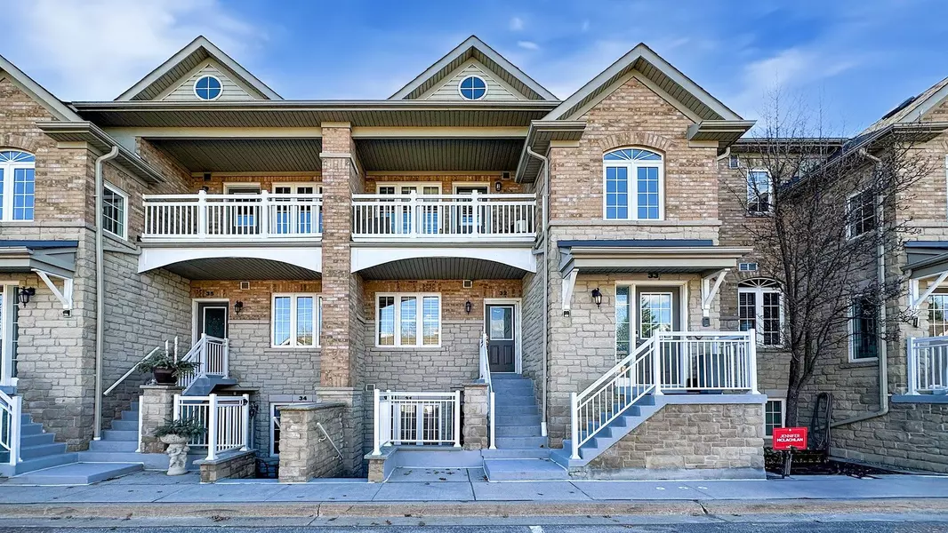 520 Silken Laumann DR #32, Newmarket, ON L3X 2S7
