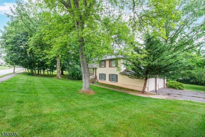 Livingston Twp., NJ 07039,63 Hillside Ave