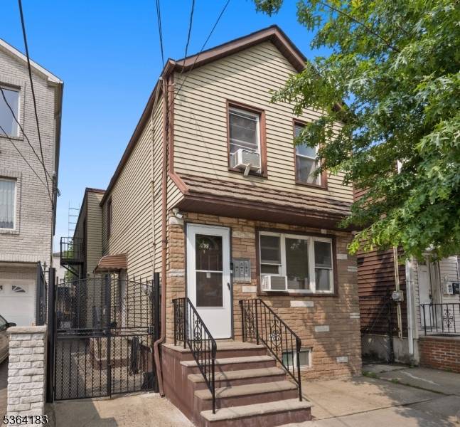 Newark City, NJ 07105,97 Saint Charles St