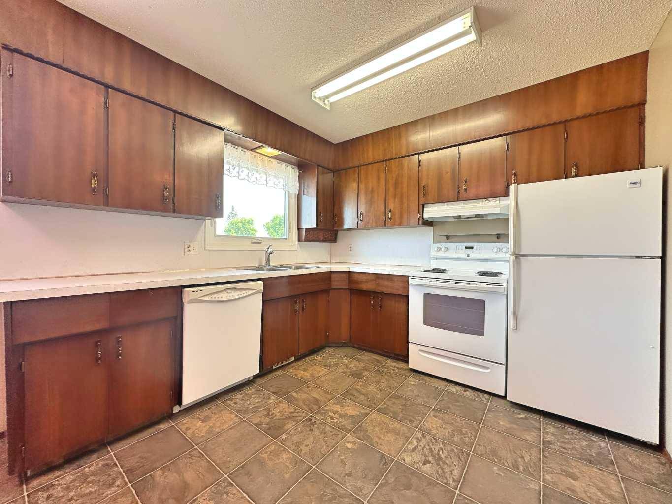 Wainwright, AB T9W 1G5,1365 2 AVE