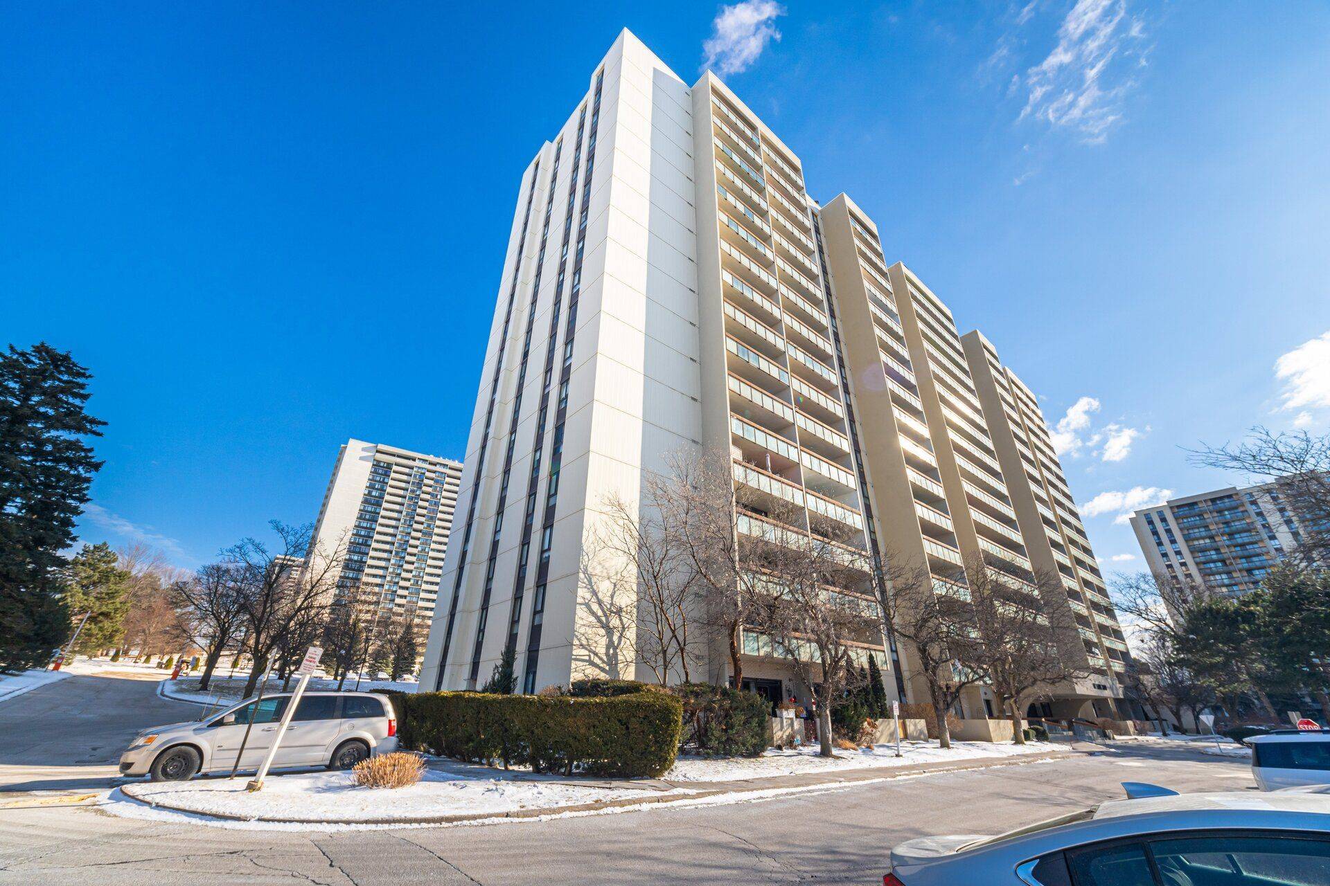 177 Linus RD #309, Toronto C15, ON M2J 4S5