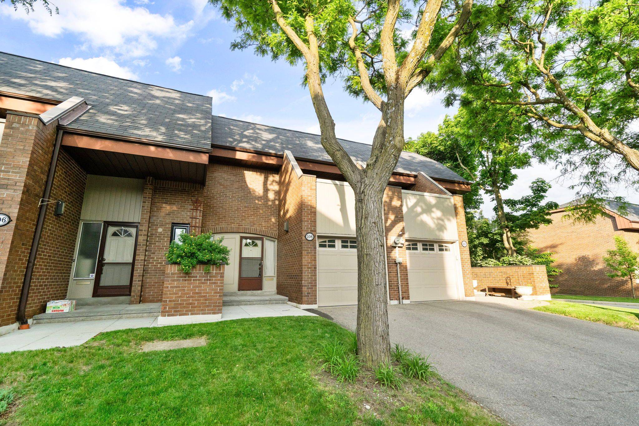 Toronto C14, ON M2N 5W8,108 Flaming Rose WAY