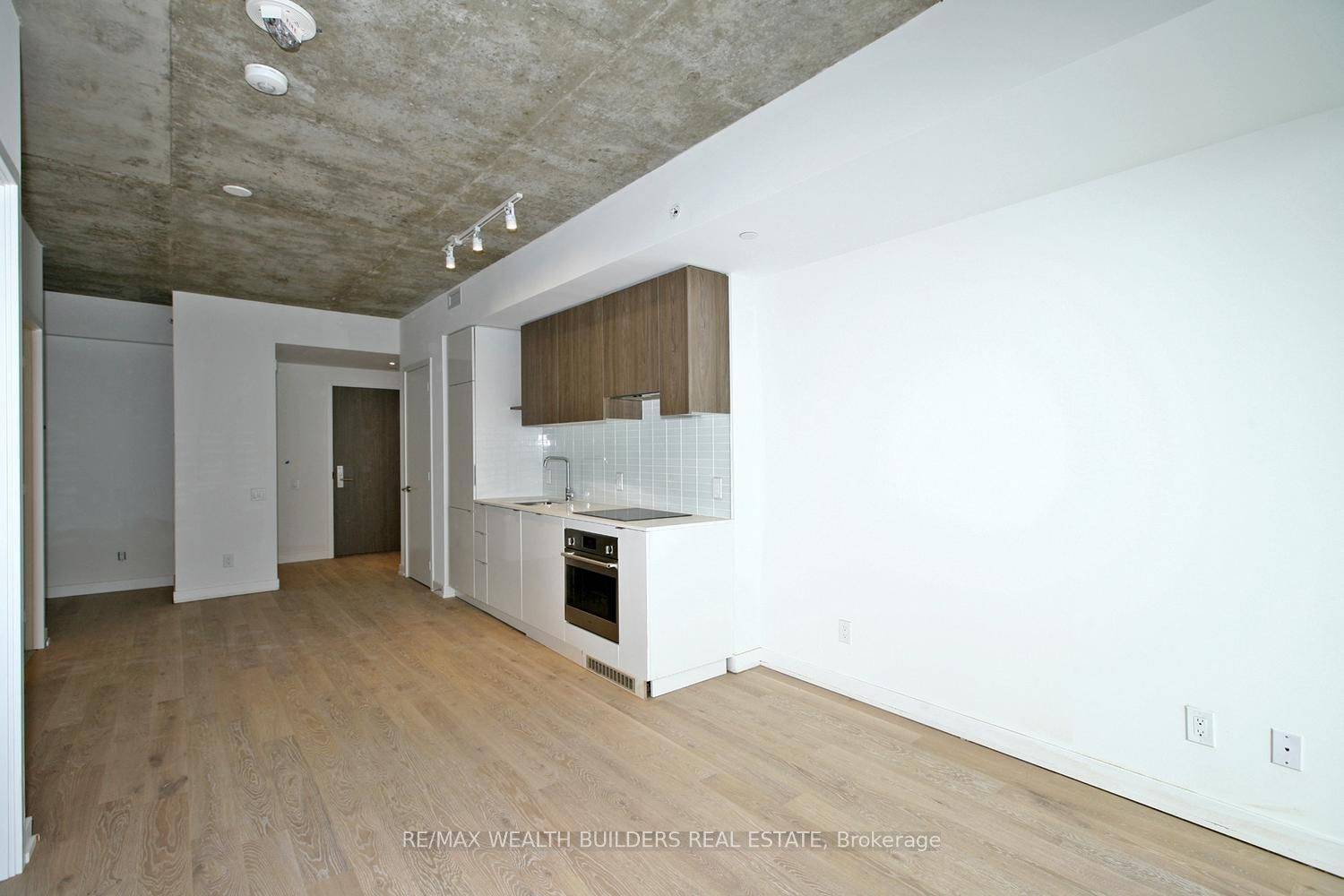 Toronto C10, ON M4P 2K4,161 Roehampton AVE #2108