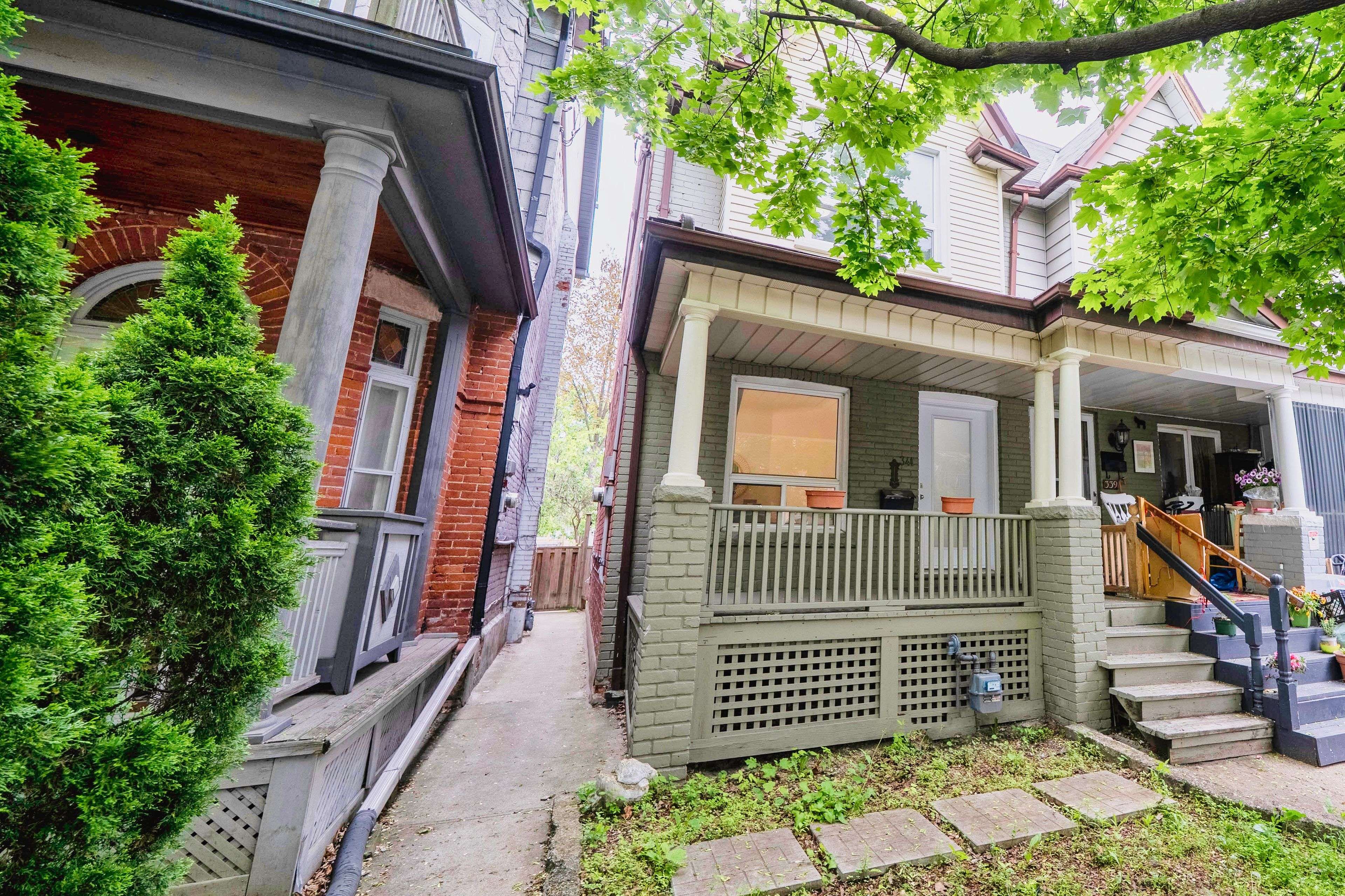 341 Clinton ST, Toronto C01, ON M6G 2Y7