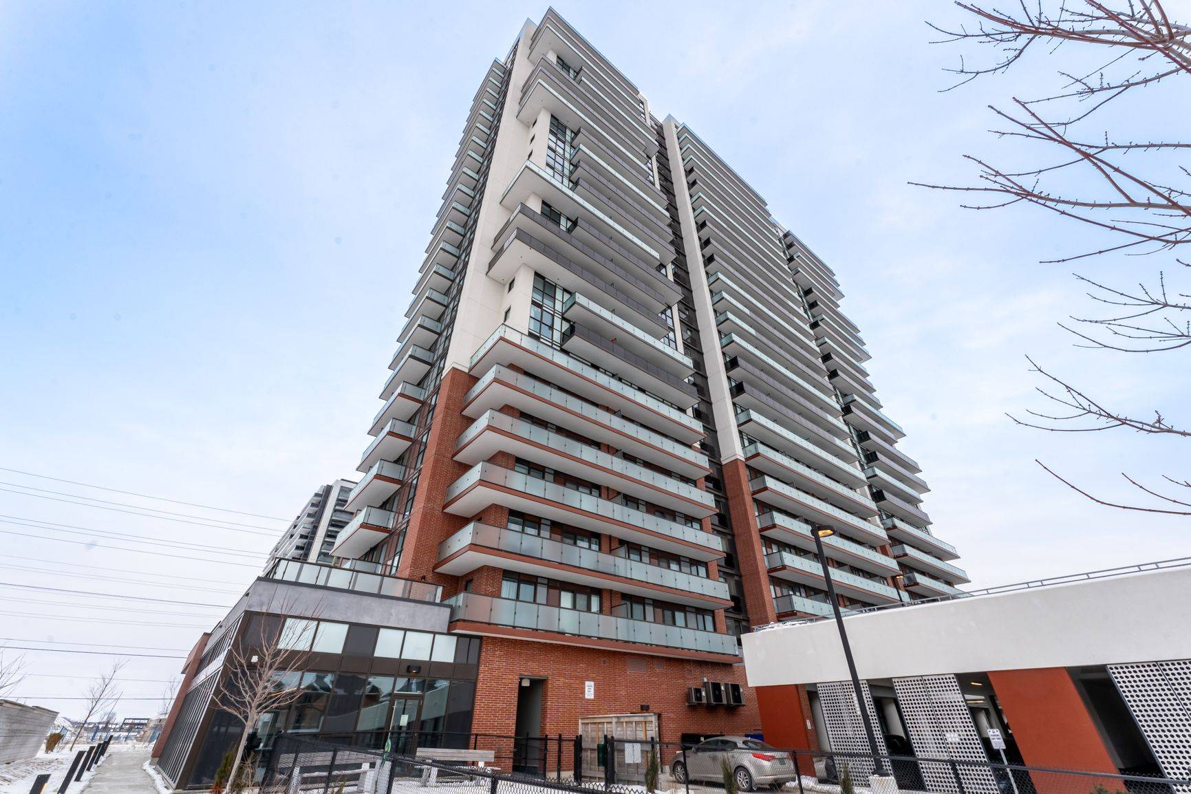Oshawa, ON L1L 0R5,2550 Simcoe ST N #2513