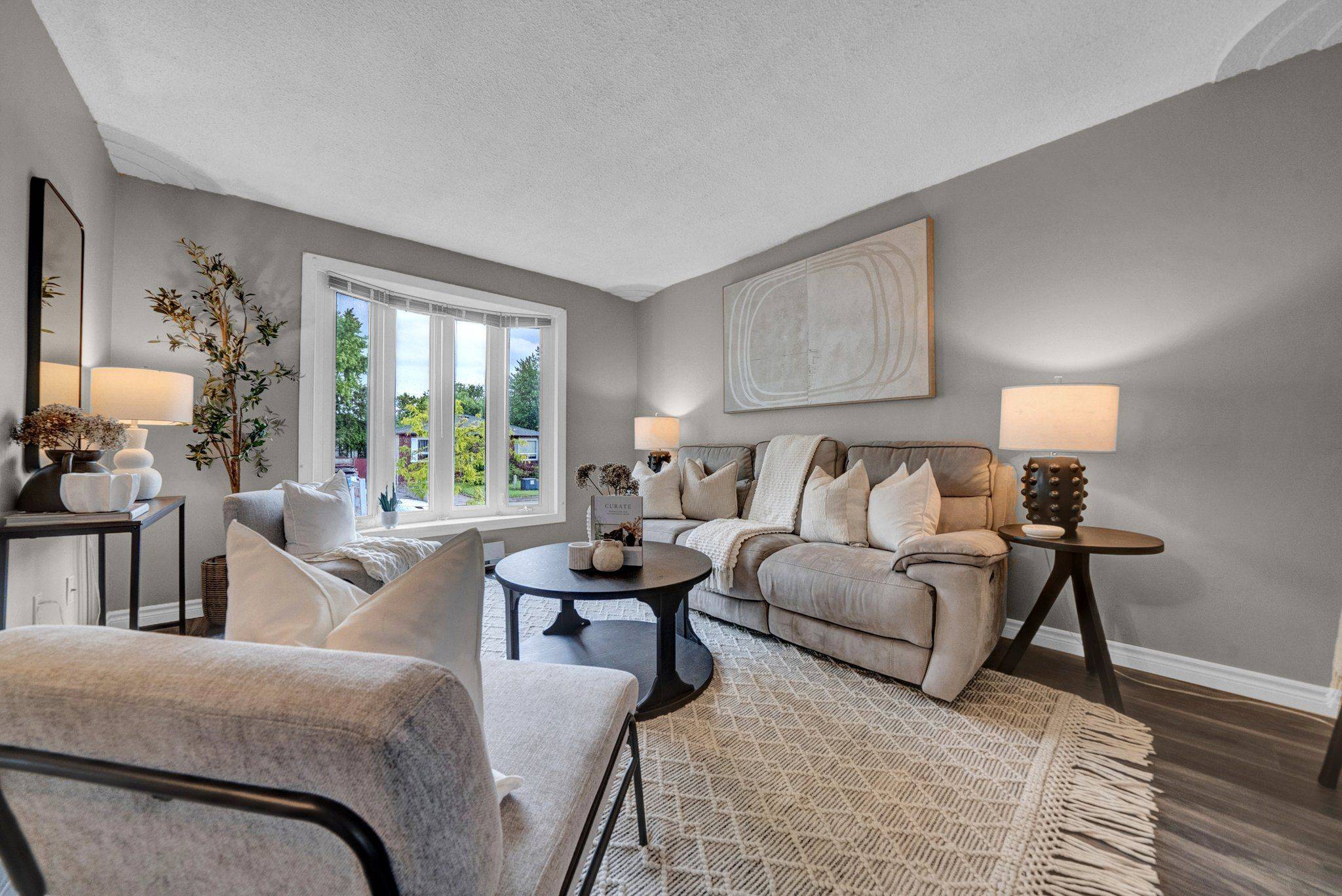 Oshawa, ON L1K 1R5,747 Cricklewood DR