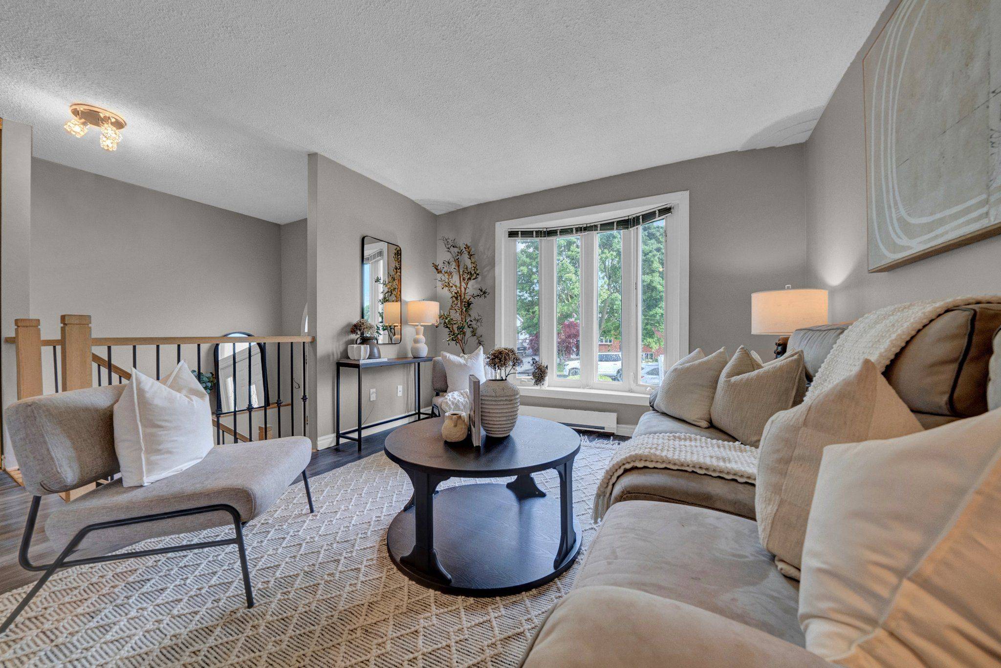 Oshawa, ON L1K 1R5,747 Cricklewood DR