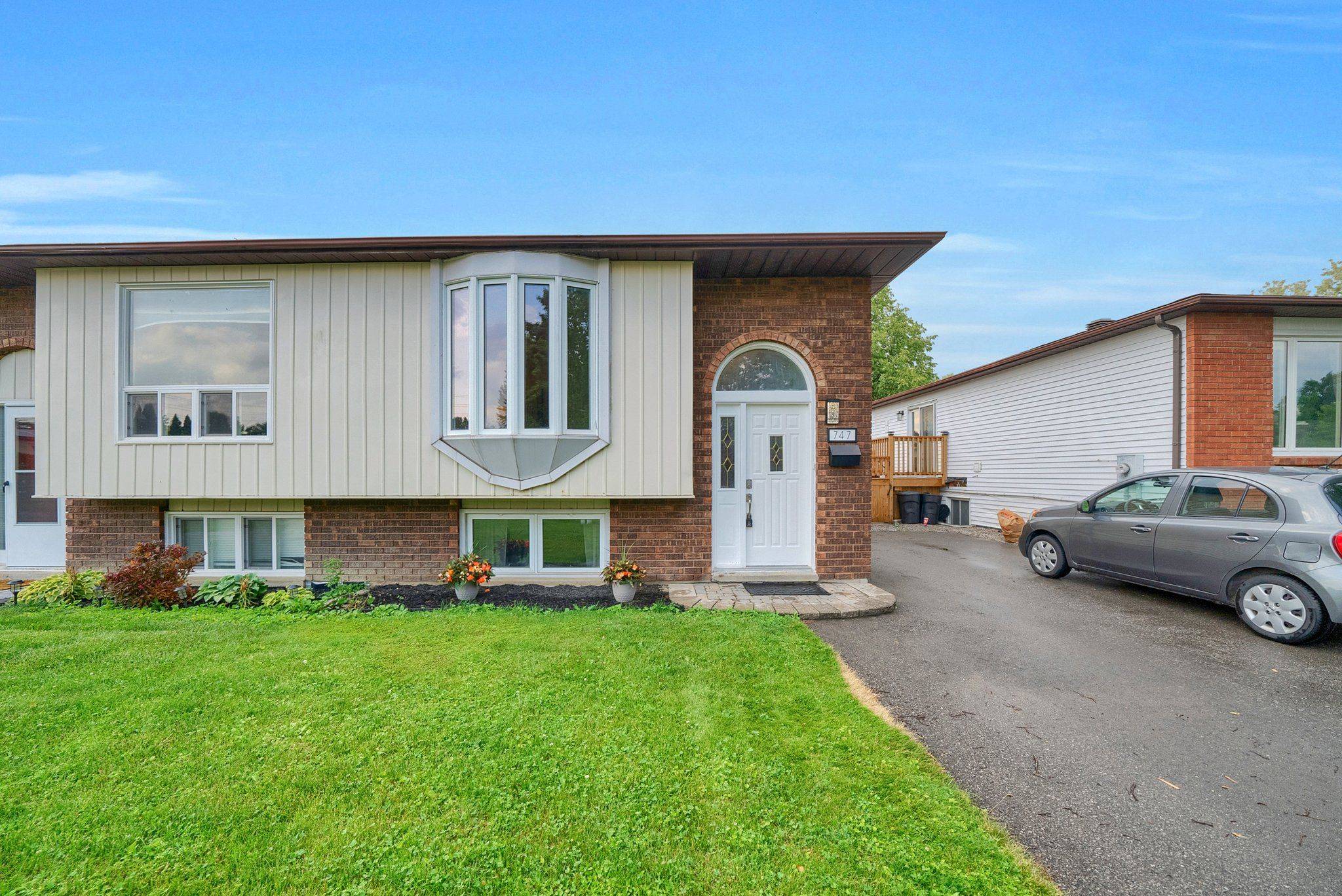 747 Cricklewood DR, Oshawa, ON L1K 1R5