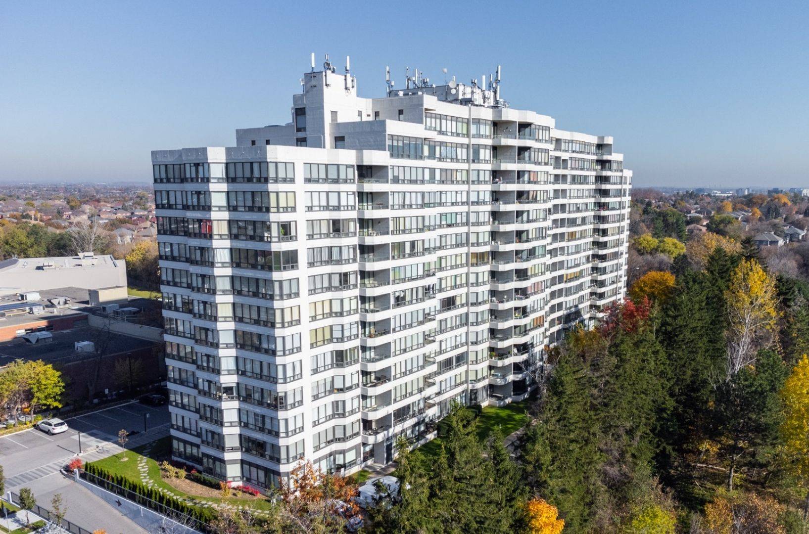 Richmond Hill, ON L4B 3J7,8501 Bayview AVE #508
