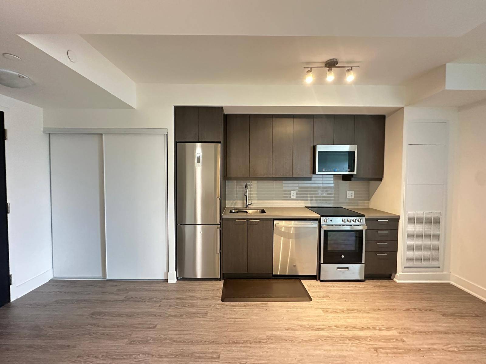 Newmarket, ON L3Y 0G7,185 Deerfield RD #412