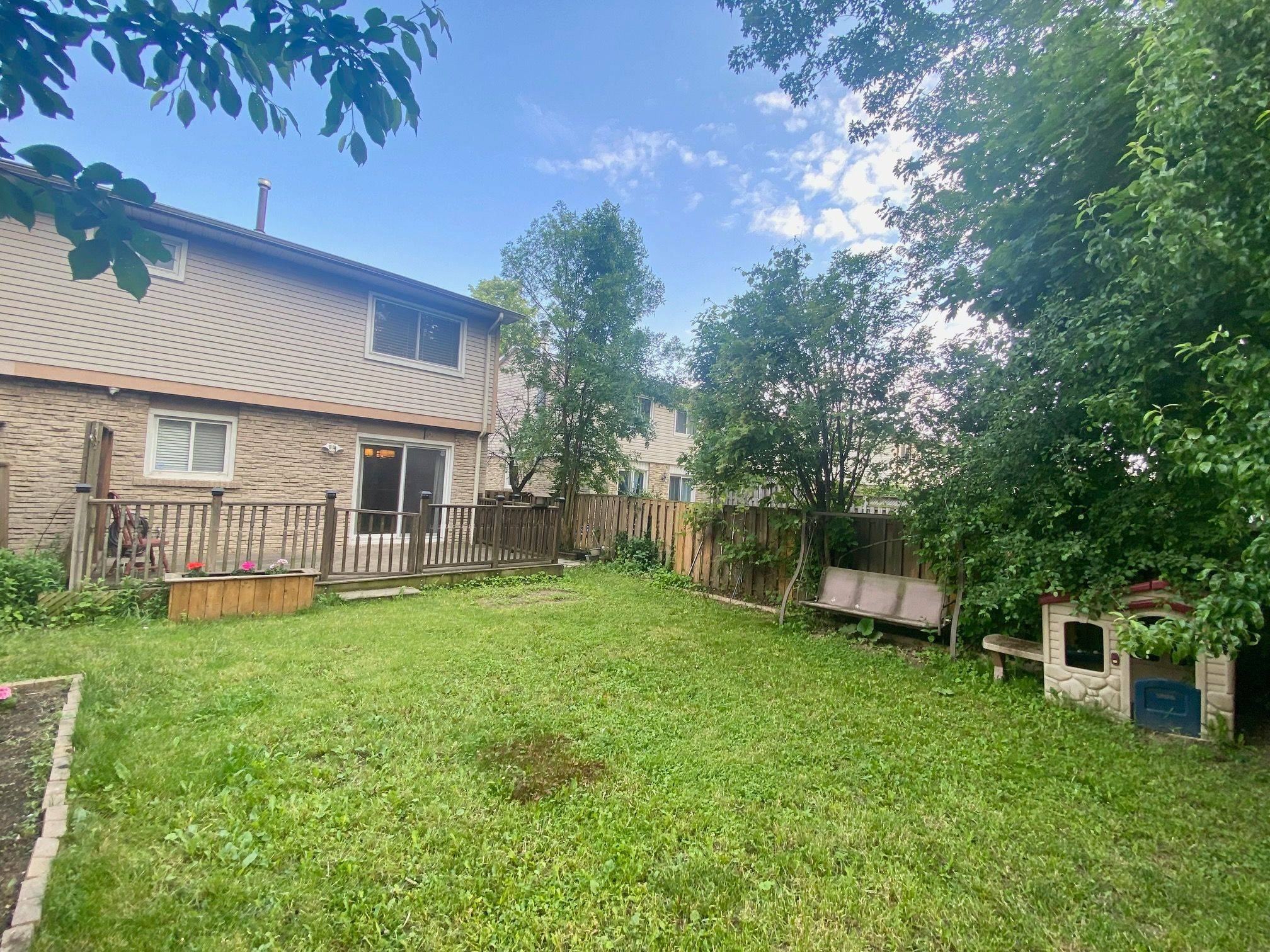 Mississauga, ON L5N 2H8,2767 Andorra CIR E