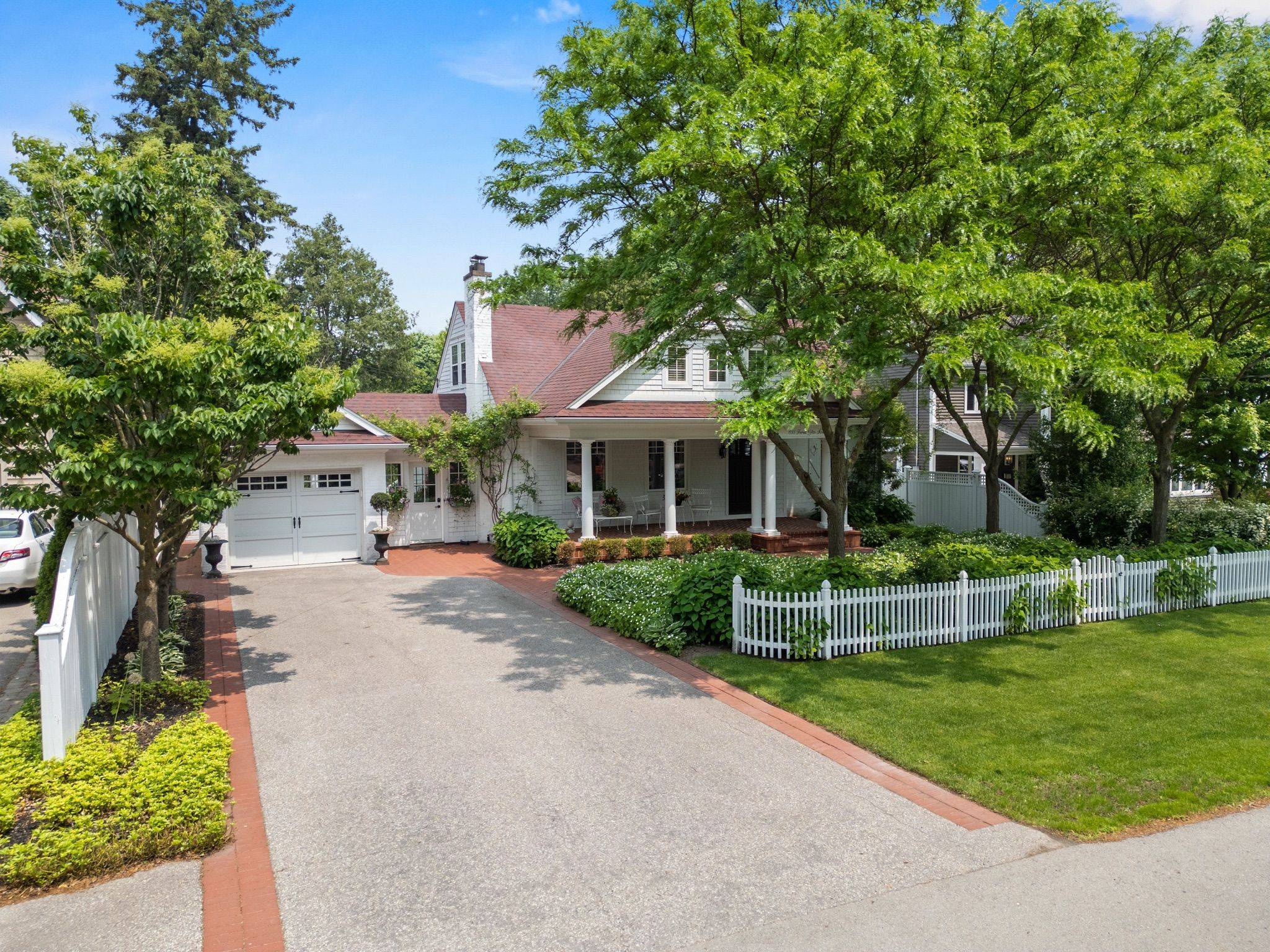Burlington, ON L7T 2L1,893 Forest Glen AVE