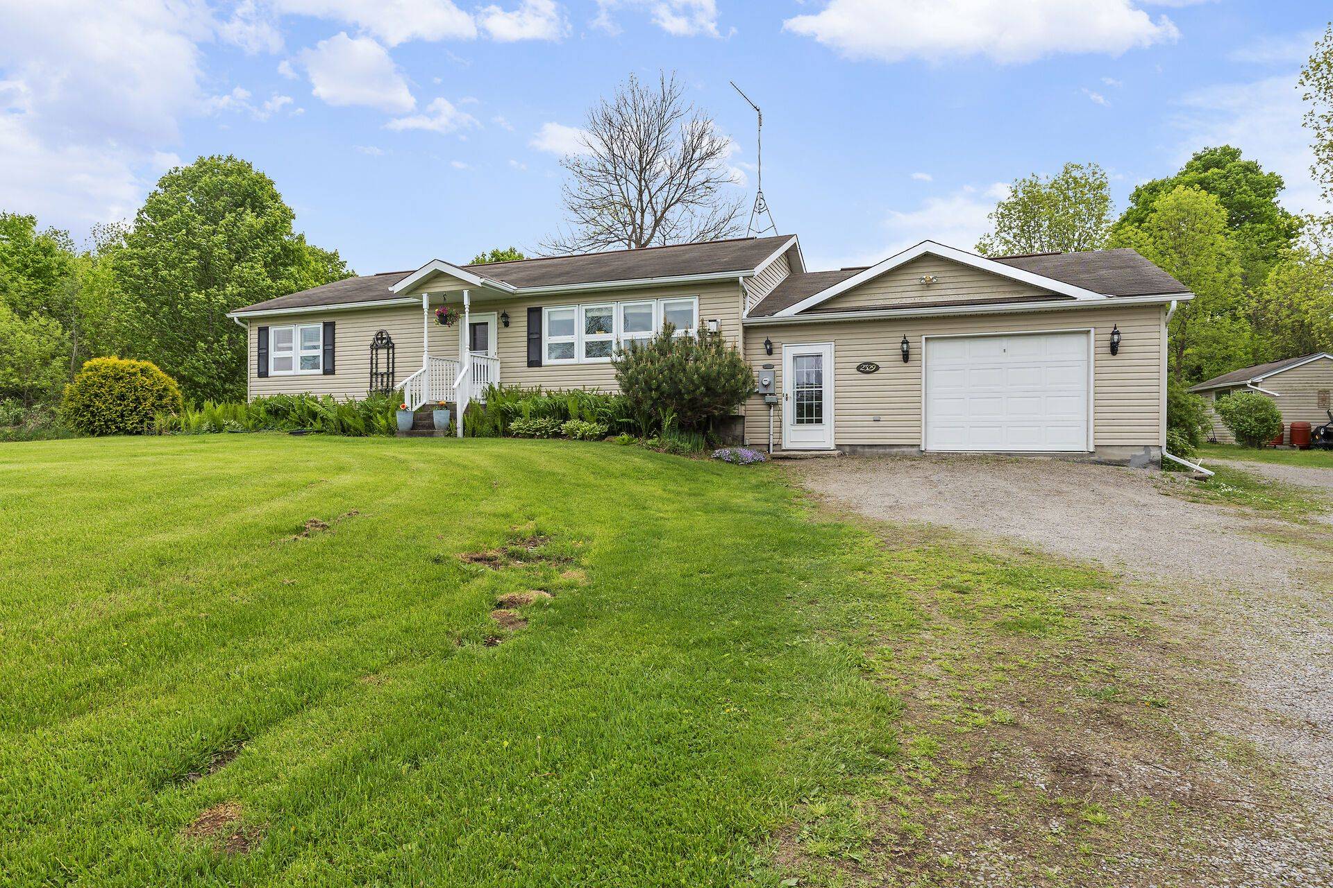 2329 HARLEM RD, Rideau Lakes, ON K0G 1V0