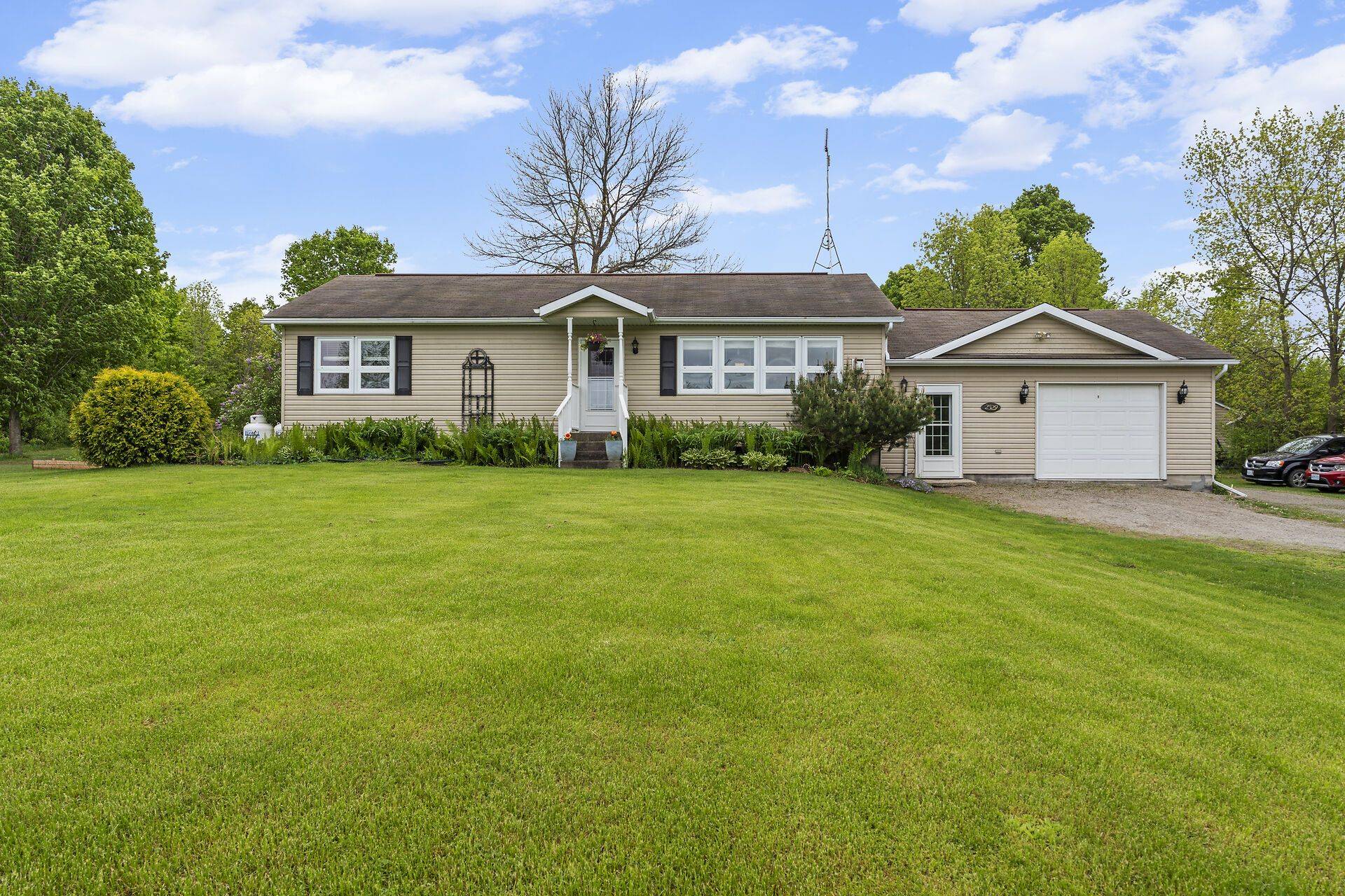 Rideau Lakes, ON K0G 1V0,2329 HARLEM RD
